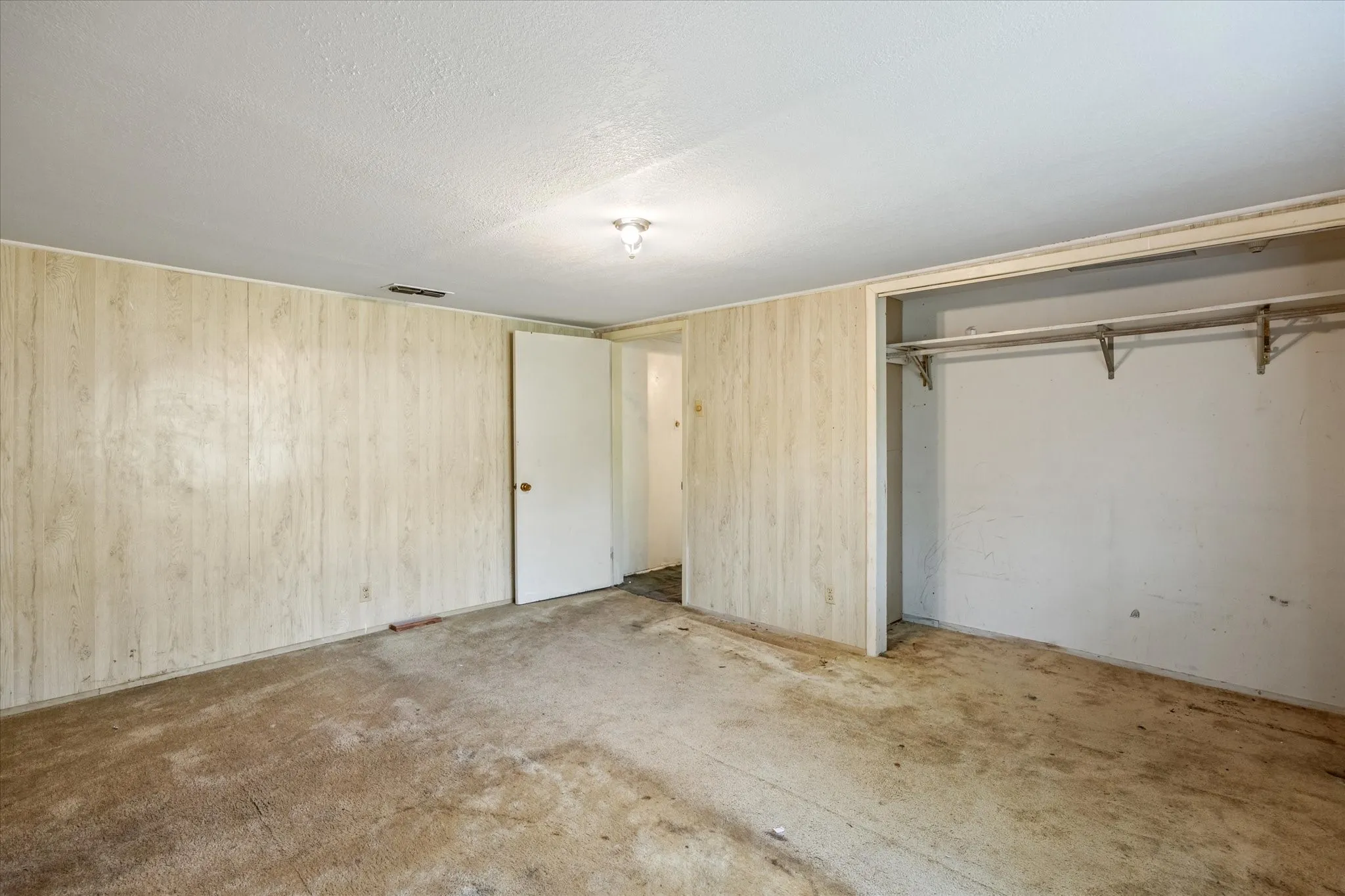 Single Family Residence For Sale in Eastland County , 720 N Seaman Street, Eastland, Texas 76448, 3 Bedroom, 2 Bathroom, 2 Garage spaces, 1,353 Sqft, built in 1950, Preowned, mls#20618392, Real Estate Agent in Eastland, Homes For Sale in Eastland county, Homes For Sale in Eastland, Realtor in Eastland Texas, Real Estate Brokerage Independent Realty Texas, Luminita Cordes Realtor