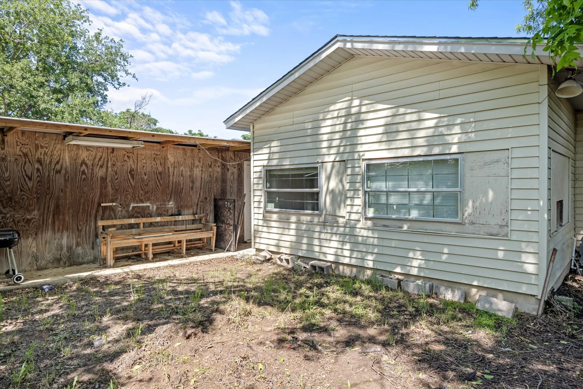 Single Family Residence For Sale in Eastland County , 720 N Seaman Street, Eastland, Texas 76448, 3 Bedroom, 2 Bathroom, 2 Garage spaces, 1,353 Sqft, built in 1950, Preowned, mls#20618392, Real Estate Agent in Eastland, Homes For Sale in Eastland county, Homes For Sale in Eastland, Realtor in Eastland Texas, Real Estate Brokerage Independent Realty Texas, Luminita Cordes Realtor