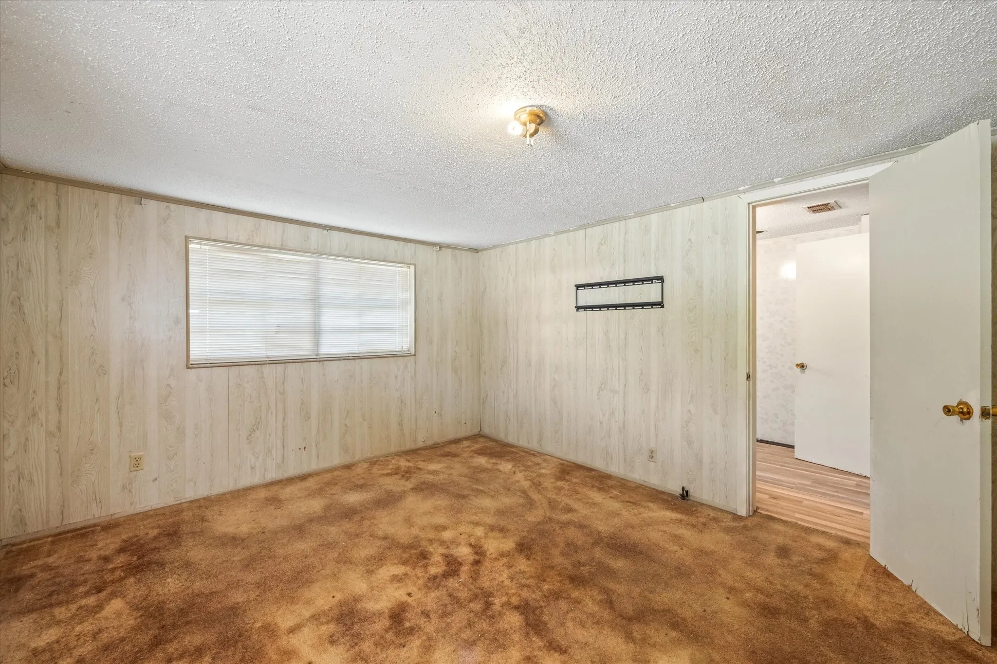 Single Family Residence For Sale in Eastland County , 720 N Seaman Street, Eastland, Texas 76448, 3 Bedroom, 2 Bathroom, 2 Garage spaces, 1,353 Sqft, built in 1950, Preowned, mls#20618392, Real Estate Agent in Eastland, Homes For Sale in Eastland county, Homes For Sale in Eastland, Realtor in Eastland Texas, Real Estate Brokerage Independent Realty Texas, Luminita Cordes Realtor
