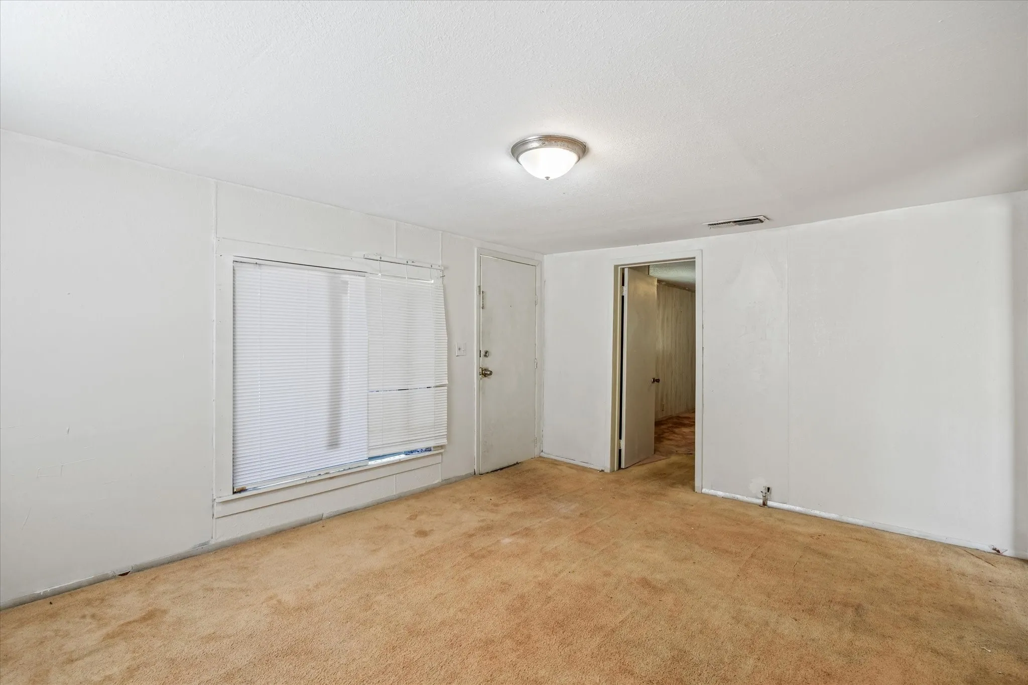 Single Family Residence For Sale in Eastland County , 720 N Seaman Street, Eastland, Texas 76448, 3 Bedroom, 2 Bathroom, 2 Garage spaces, 1,353 Sqft, built in 1950, Preowned, mls#20618392, Real Estate Agent in Eastland, Homes For Sale in Eastland county, Homes For Sale in Eastland, Realtor in Eastland Texas, Real Estate Brokerage Independent Realty Texas, Luminita Cordes Realtor