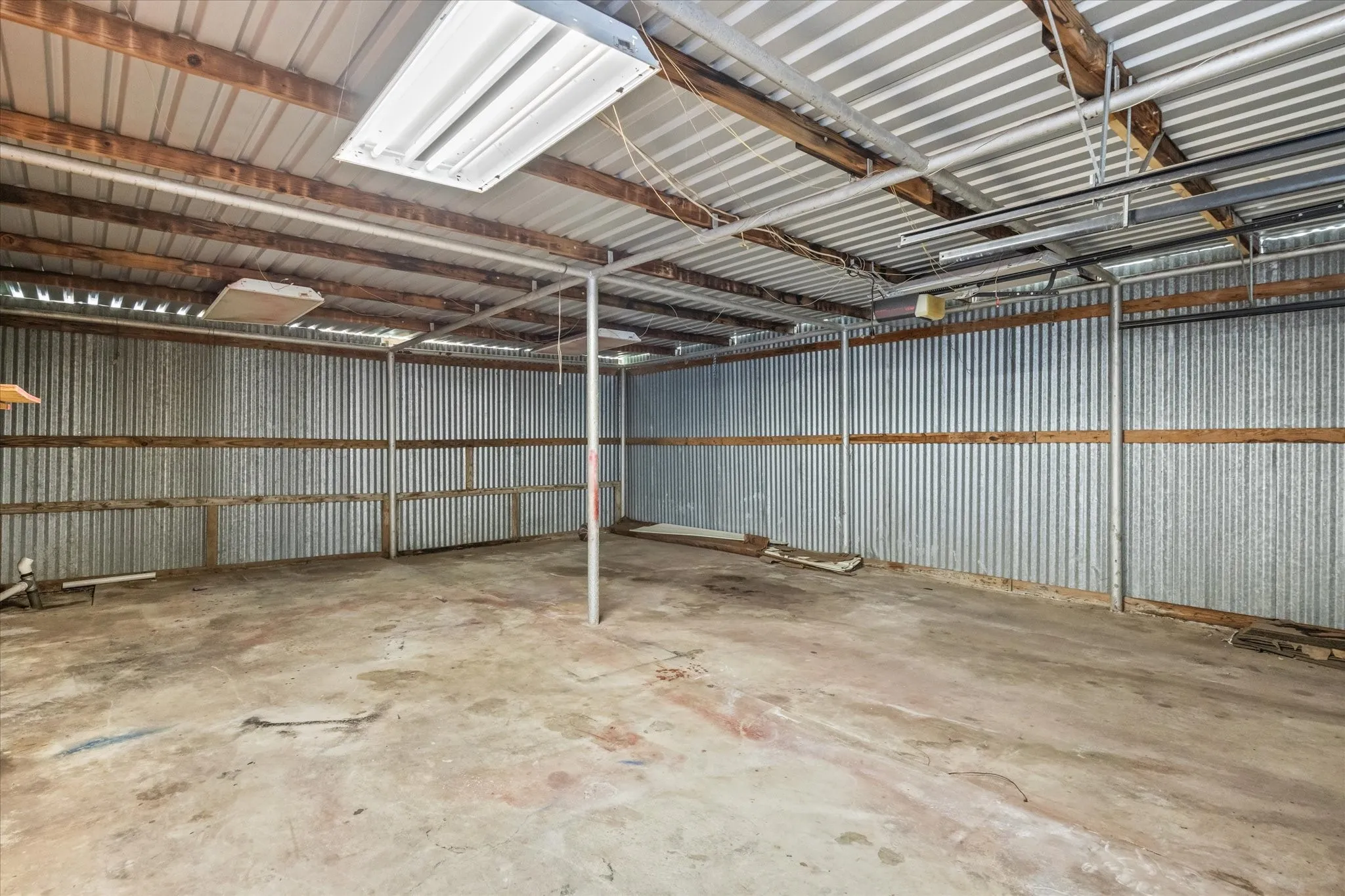Single Family Residence For Sale in Eastland County , 720 N Seaman Street, Eastland, Texas 76448, 3 Bedroom, 2 Bathroom, 2 Garage spaces, 1,353 Sqft, built in 1950, Preowned, mls#20618392, Real Estate Agent in Eastland, Homes For Sale in Eastland county, Homes For Sale in Eastland, Realtor in Eastland Texas, Real Estate Brokerage Independent Realty Texas, Luminita Cordes Realtor