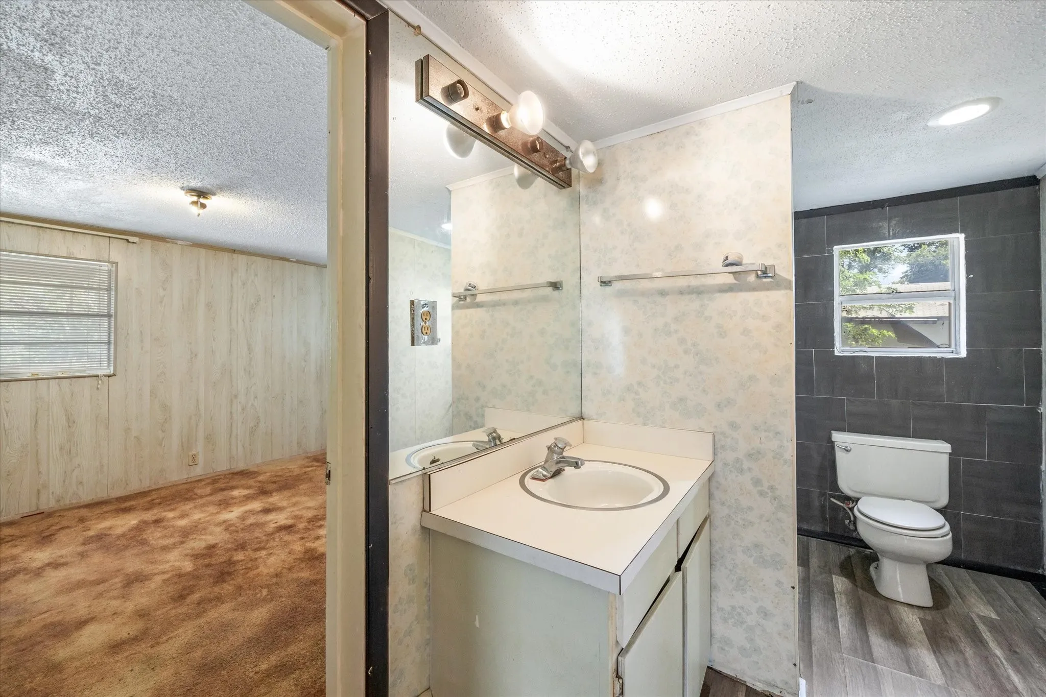 Single Family Residence For Sale in Eastland County , 720 N Seaman Street, Eastland, Texas 76448, 3 Bedroom, 2 Bathroom, 2 Garage spaces, 1,353 Sqft, built in 1950, Preowned, mls#20618392, Real Estate Agent in Eastland, Homes For Sale in Eastland county, Homes For Sale in Eastland, Realtor in Eastland Texas, Real Estate Brokerage Independent Realty Texas, Luminita Cordes Realtor