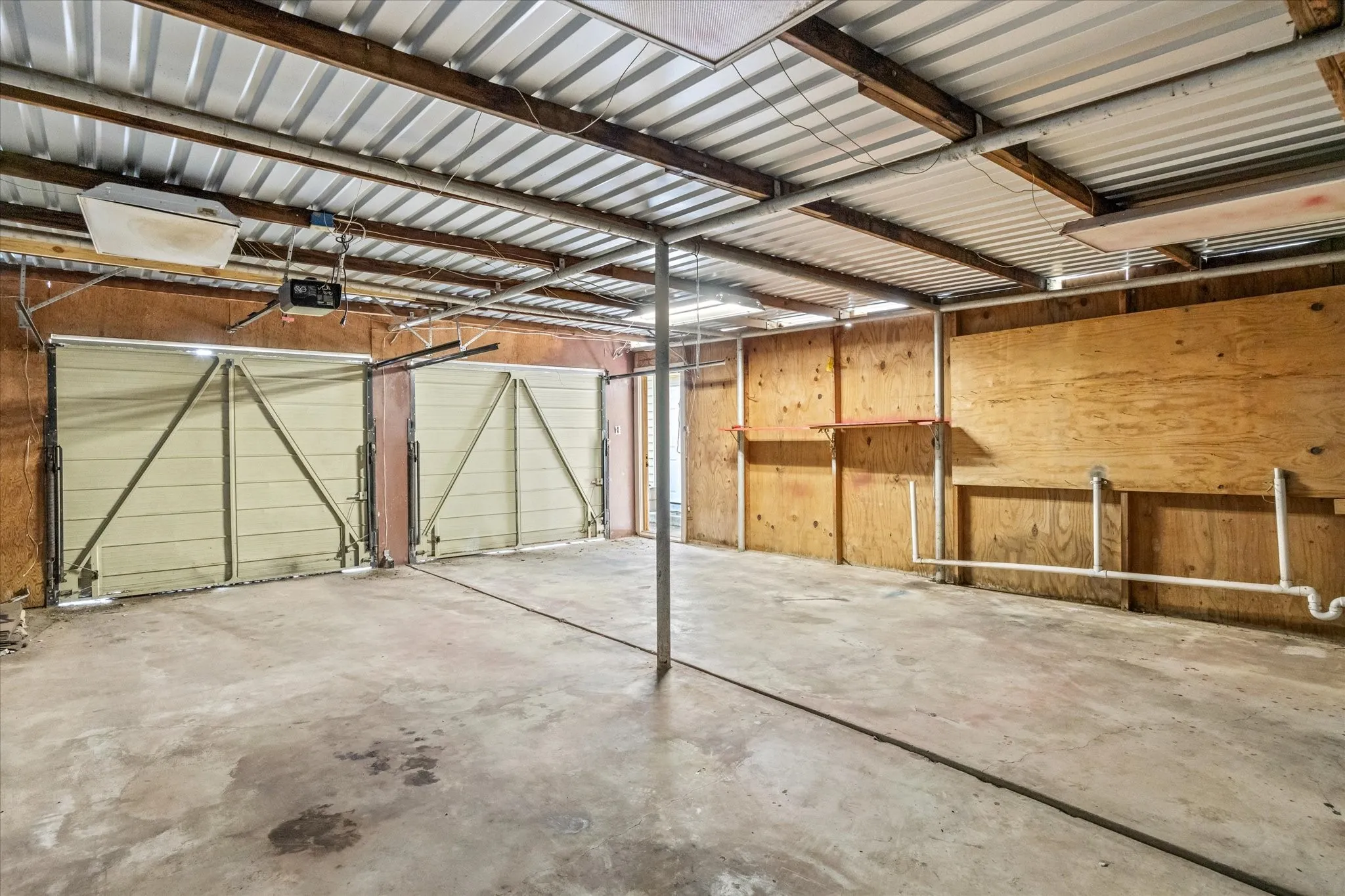 Single Family Residence For Sale in Eastland County , 720 N Seaman Street, Eastland, Texas 76448, 3 Bedroom, 2 Bathroom, 2 Garage spaces, 1,353 Sqft, built in 1950, Preowned, mls#20618392, Real Estate Agent in Eastland, Homes For Sale in Eastland county, Homes For Sale in Eastland, Realtor in Eastland Texas, Real Estate Brokerage Independent Realty Texas, Luminita Cordes Realtor
