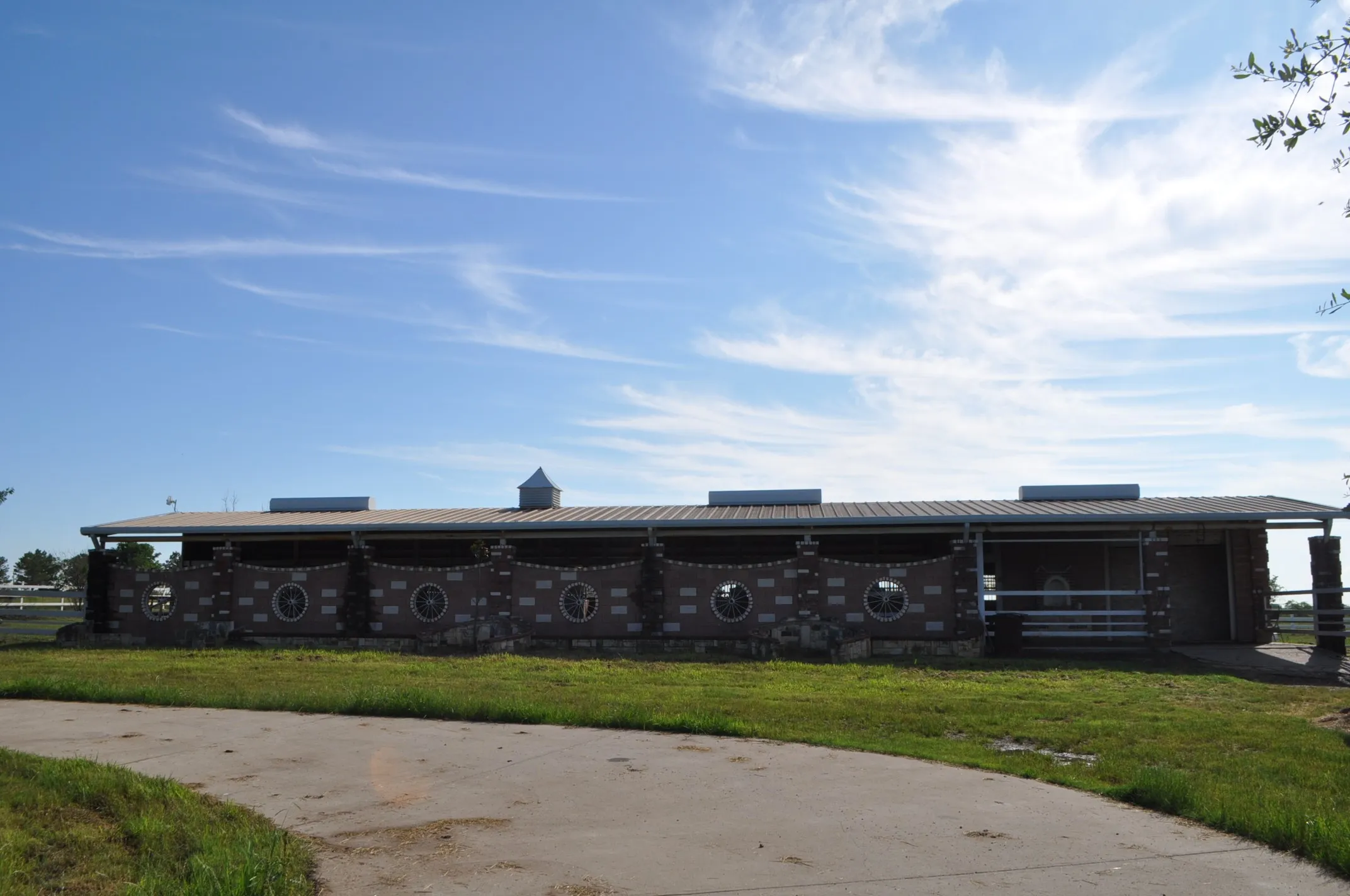 Farm For Sale in Ellis County , 3511 Fm 66, Waxahachie, Texas 75167, 4 Bedroom, 3 Bathroom, 6 Garage spaces, 3,292 Sqft, built in 2002, Preowned, mls#20620412, Real Estate Agent in Waxahachie, Homes For Sale in Ellis county, Homes For Sale in Waxahachie, Realtor in Waxahachie Texas, Real Estate Brokerage Independent Realty Texas, Luminita Cordes Realtor