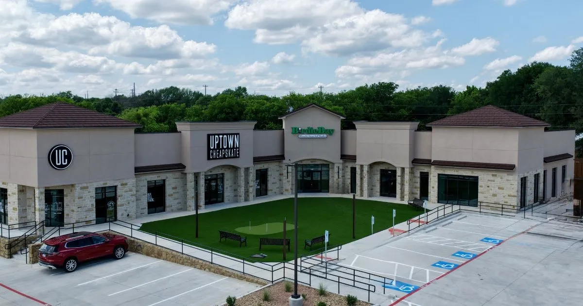 3600 SF endcap, new building ready for new tenanat
