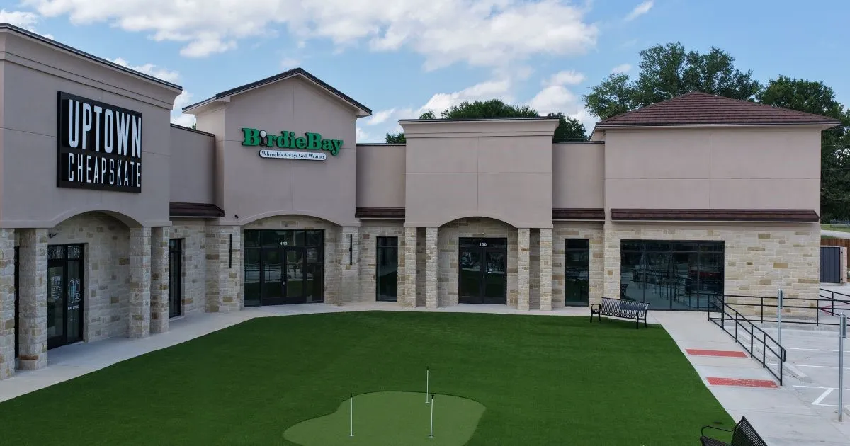 3600 SF endcap, new building ready for new tenanat