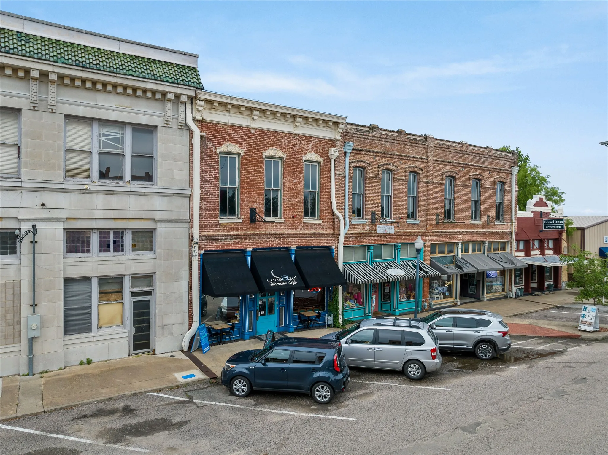 Business For Sale in Fannin County , 318 N Main Street, Bonham, Texas 75418, 0, 0, Garage spaces, 0 Sqft, built in 1900, Preowned, mls#20634387, Real Estate Agent in Bonham, Homes For Sale in Fannin county, Homes For Sale in Bonham, Realtor in Bonham Texas, Real Estate Brokerage Independent Realty Texas, Luminita Cordes Realtor