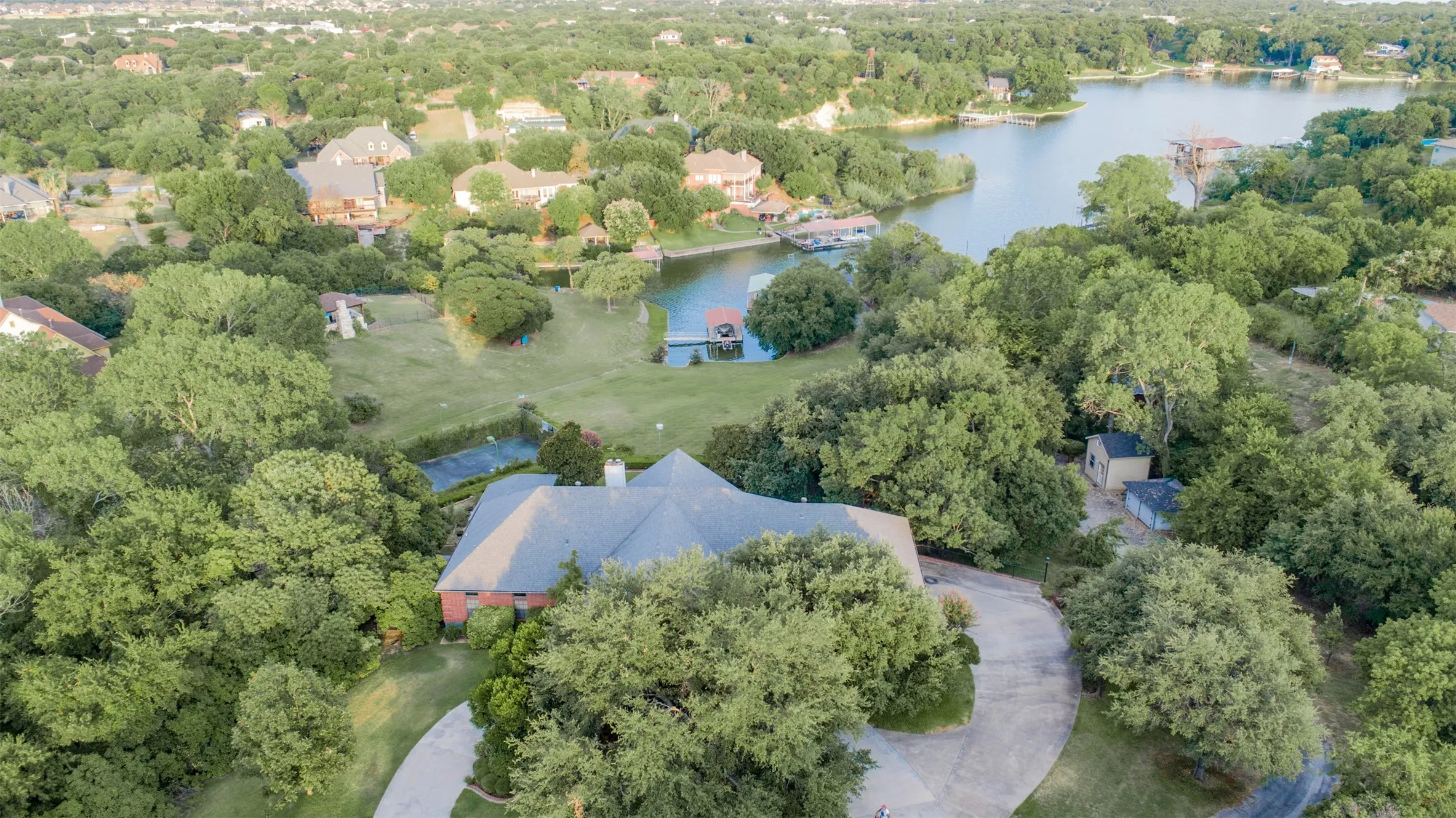 Single Family Residence For Sale in Tarrant County , 9625 Lechner Road, Fort Worth, Texas 76179, 4 Bedroom, 5 Bathroom, 2 Garage spaces, 5,352 Sqft, built in 1991, Preowned, mls#20622293, Real Estate Agent in Fort Worth, Homes For Sale in Tarrant county, Homes For Sale in Fort Worth, Realtor in Fort Worth Texas, Real Estate Brokerage Independent Realty Texas, Luminita Cordes Realtor