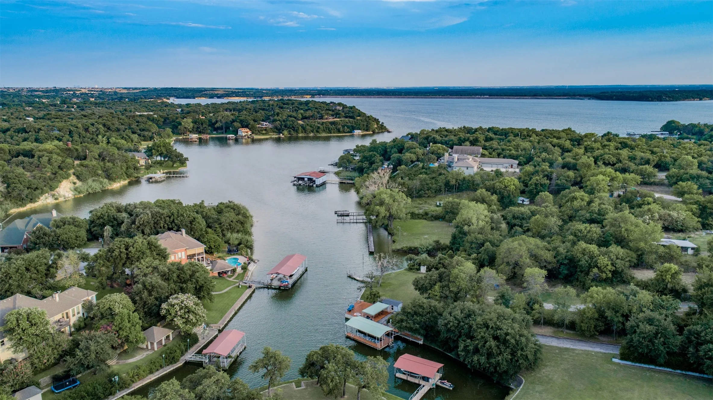 Single Family Residence For Sale in Tarrant County , 9625 Lechner Road, Fort Worth, Texas 76179, 4 Bedroom, 5 Bathroom, 2 Garage spaces, 5,352 Sqft, built in 1991, Preowned, mls#20622293, Real Estate Agent in Fort Worth, Homes For Sale in Tarrant county, Homes For Sale in Fort Worth, Realtor in Fort Worth Texas, Real Estate Brokerage Independent Realty Texas, Luminita Cordes Realtor