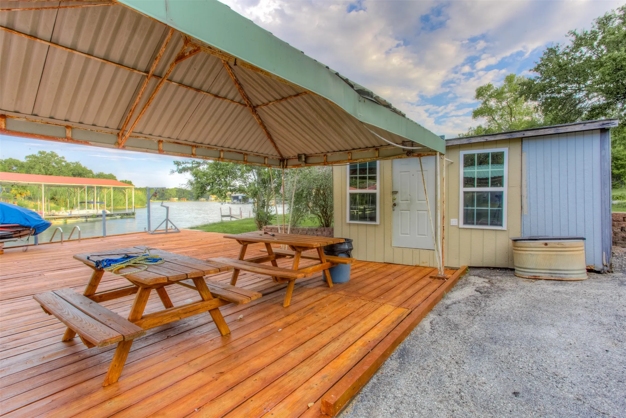 Single Family Residence For Sale in Tarrant County , 9625 Lechner Road, Fort Worth, Texas 76179, 4 Bedroom, 5 Bathroom, 2 Garage spaces, 5,352 Sqft, built in 1991, Preowned, mls#20622293, Real Estate Agent in Fort Worth, Homes For Sale in Tarrant county, Homes For Sale in Fort Worth, Realtor in Fort Worth Texas, Real Estate Brokerage Independent Realty Texas, Luminita Cordes Realtor