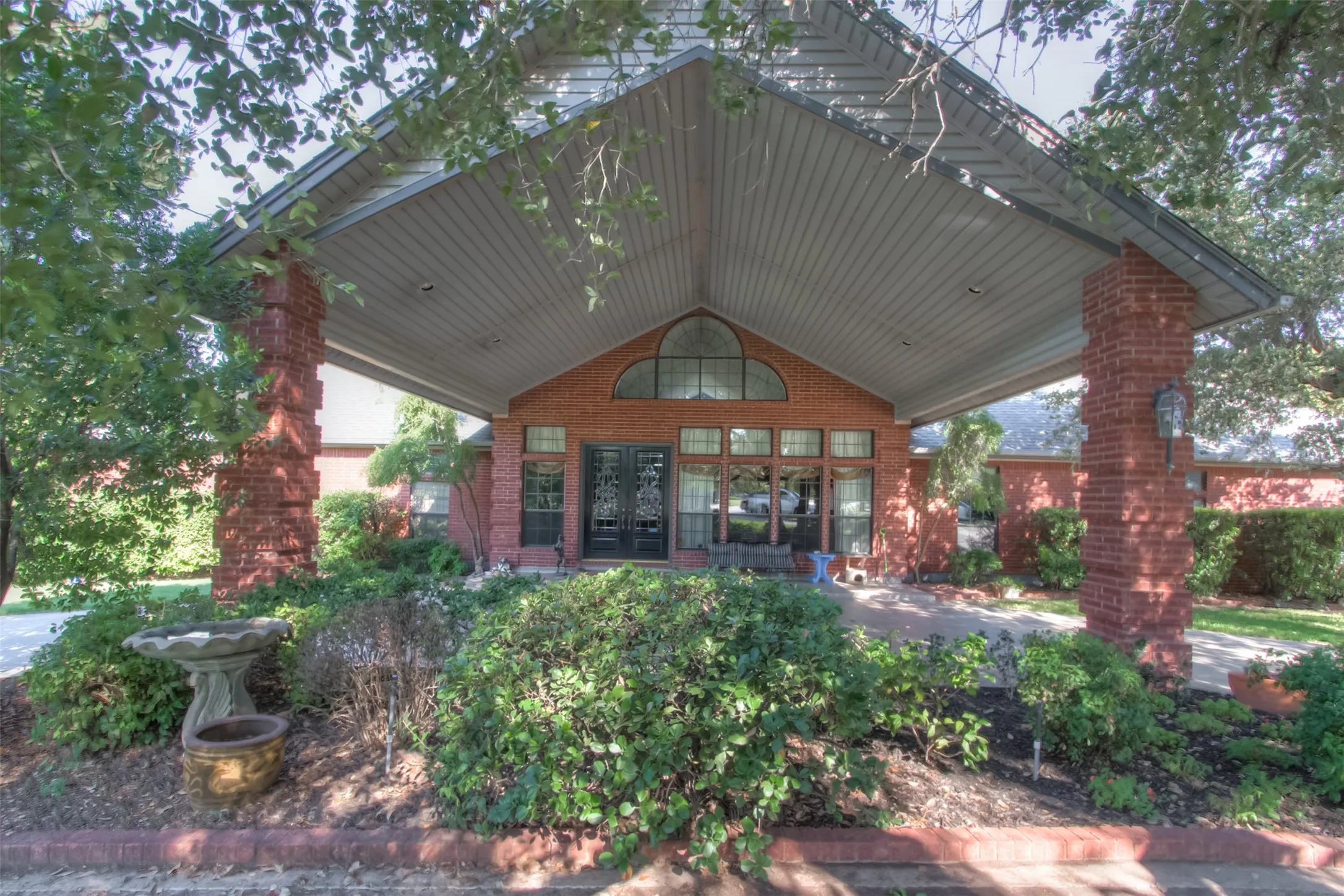 Single Family Residence For Sale in Tarrant County , 9625 Lechner Road, Fort Worth, Texas 76179, 4 Bedroom, 5 Bathroom, 2 Garage spaces, 5,352 Sqft, built in 1991, Preowned, mls#20622293, Real Estate Agent in Fort Worth, Homes For Sale in Tarrant county, Homes For Sale in Fort Worth, Realtor in Fort Worth Texas, Real Estate Brokerage Independent Realty Texas, Luminita Cordes Realtor