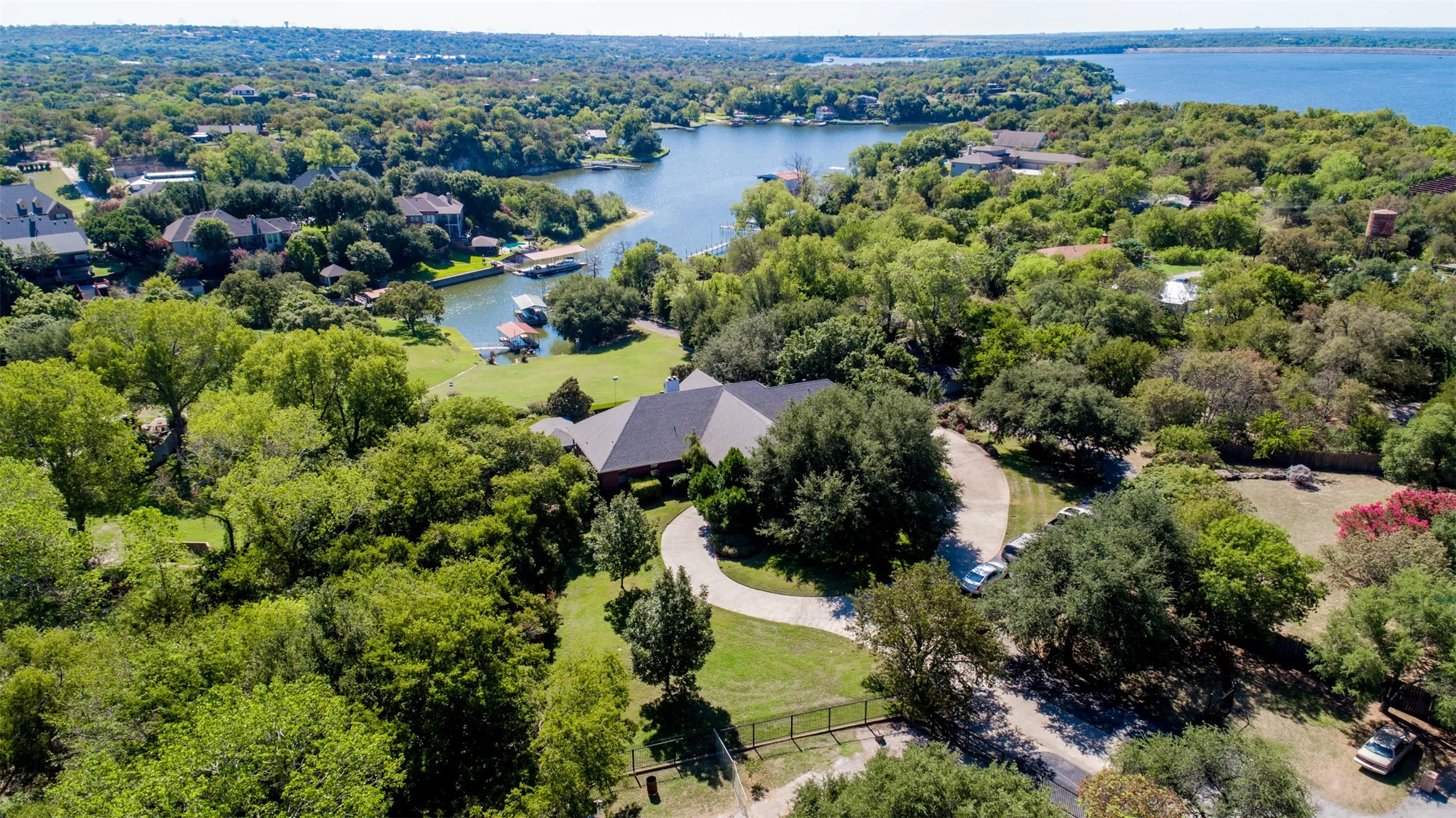 Single Family Residence For Sale in Tarrant County , 9625 Lechner Road, Fort Worth, Texas 76179, 4 Bedroom, 5 Bathroom, 2 Garage spaces, 5,352 Sqft, built in 1991, Preowned, mls#20622293, Real Estate Agent in Fort Worth, Homes For Sale in Tarrant county, Homes For Sale in Fort Worth, Realtor in Fort Worth Texas, Real Estate Brokerage Independent Realty Texas, Luminita Cordes Realtor
