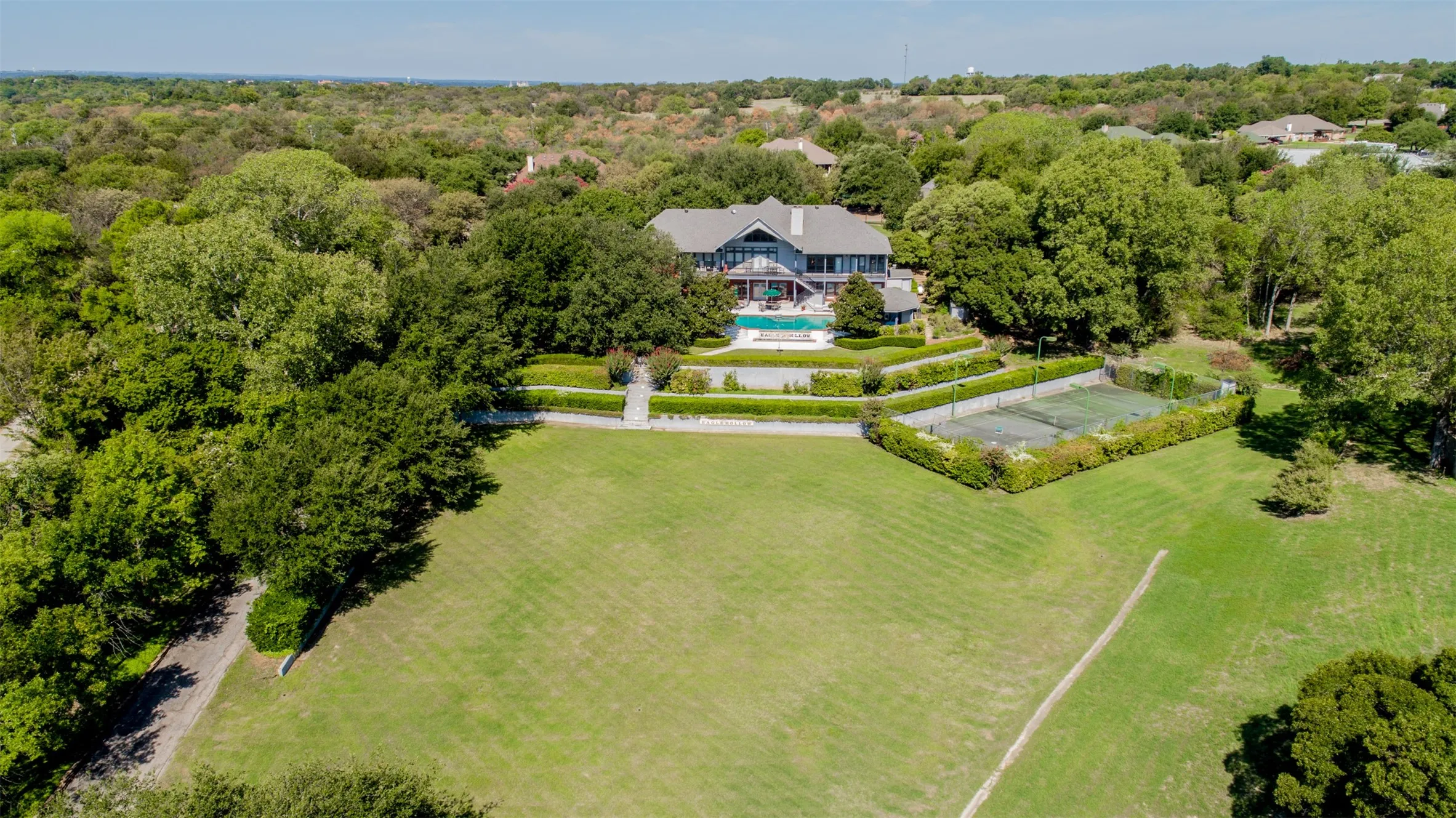 Single Family Residence For Sale in Tarrant County , 9625 Lechner Road, Fort Worth, Texas 76179, 4 Bedroom, 5 Bathroom, 2 Garage spaces, 5,352 Sqft, built in 1991, Preowned, mls#20622293, Real Estate Agent in Fort Worth, Homes For Sale in Tarrant county, Homes For Sale in Fort Worth, Realtor in Fort Worth Texas, Real Estate Brokerage Independent Realty Texas, Luminita Cordes Realtor