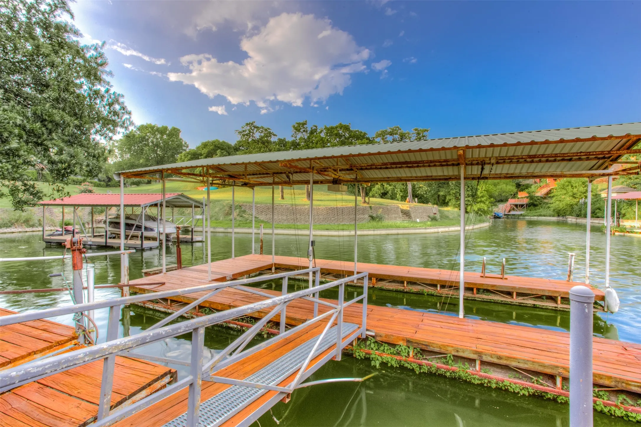 Single Family Residence For Sale in Tarrant County , 9625 Lechner Road, Fort Worth, Texas 76179, 4 Bedroom, 5 Bathroom, 2 Garage spaces, 5,352 Sqft, built in 1991, Preowned, mls#20622293, Real Estate Agent in Fort Worth, Homes For Sale in Tarrant county, Homes For Sale in Fort Worth, Realtor in Fort Worth Texas, Real Estate Brokerage Independent Realty Texas, Luminita Cordes Realtor