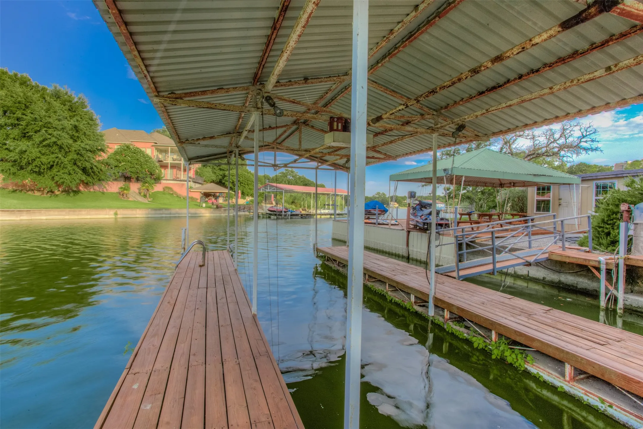 Single Family Residence For Sale in Tarrant County , 9625 Lechner Road, Fort Worth, Texas 76179, 4 Bedroom, 5 Bathroom, 2 Garage spaces, 5,352 Sqft, built in 1991, Preowned, mls#20622293, Real Estate Agent in Fort Worth, Homes For Sale in Tarrant county, Homes For Sale in Fort Worth, Realtor in Fort Worth Texas, Real Estate Brokerage Independent Realty Texas, Luminita Cordes Realtor