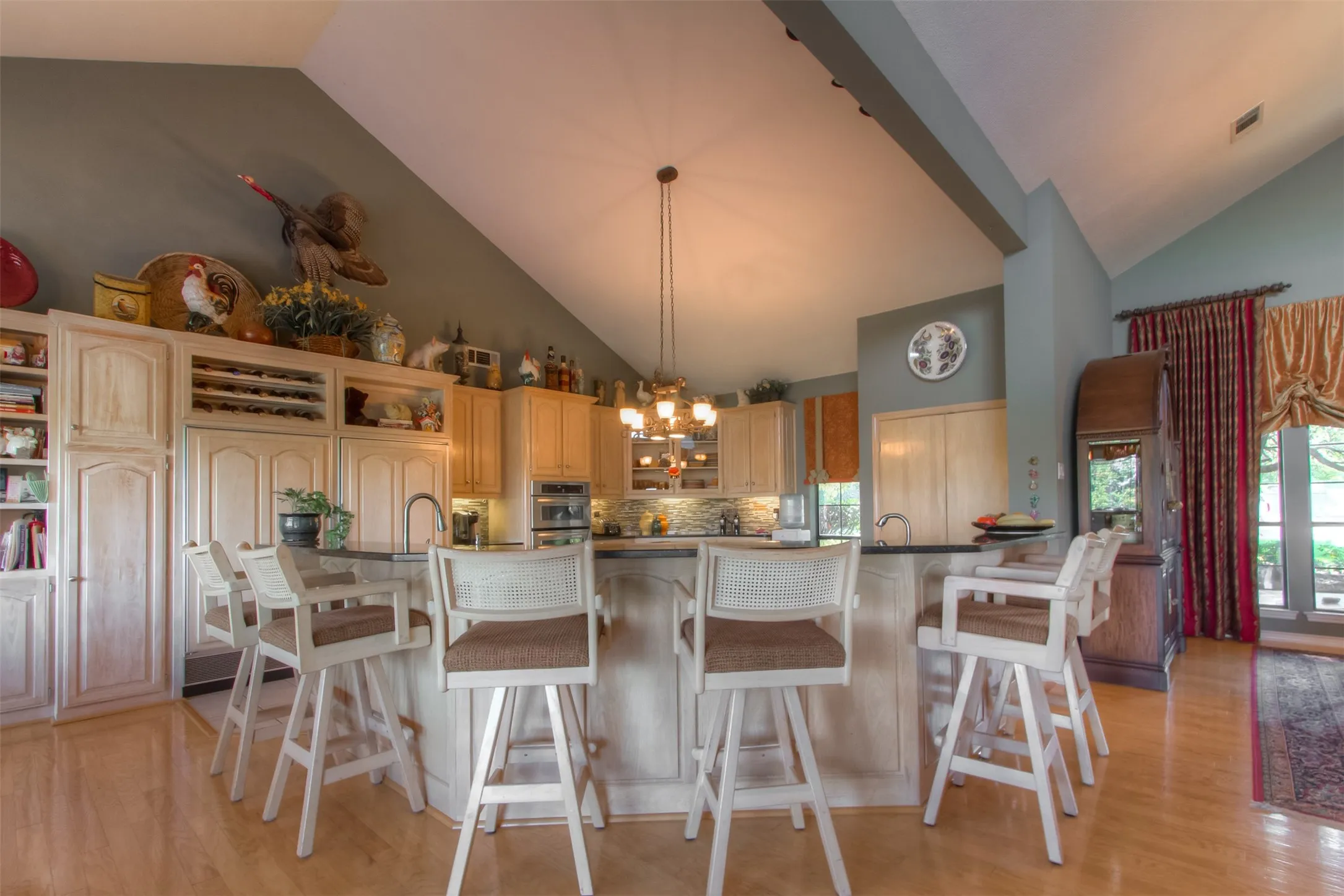 Single Family Residence For Sale in Tarrant County , 9625 Lechner Road, Fort Worth, Texas 76179, 4 Bedroom, 5 Bathroom, 2 Garage spaces, 5,352 Sqft, built in 1991, Preowned, mls#20622293, Real Estate Agent in Fort Worth, Homes For Sale in Tarrant county, Homes For Sale in Fort Worth, Realtor in Fort Worth Texas, Real Estate Brokerage Independent Realty Texas, Luminita Cordes Realtor