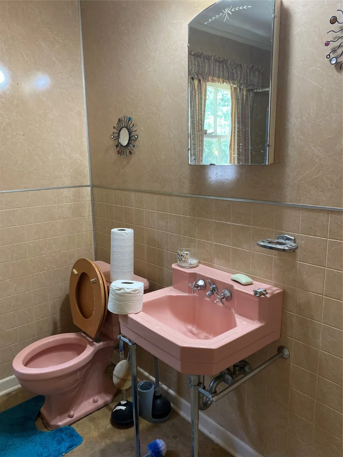 Single Family Residence For Sale in San Augustine County , 801 E Hospital Street, San Augustine, Texas 75972, 6 Bedrooms, 4 Bathrooms, 2 Garage spaces, 4,140 Sqft, built in 1970, Price $329,900, mls#20639180, Real Estate Agent in San Augustine, Homes For Sale in San Augustine county, Homes For Sale in San Augustine, Realtor in San Augustine Texas, Real Estate Brokerage Independent Realty Texas, Luminita Cordes Realtor