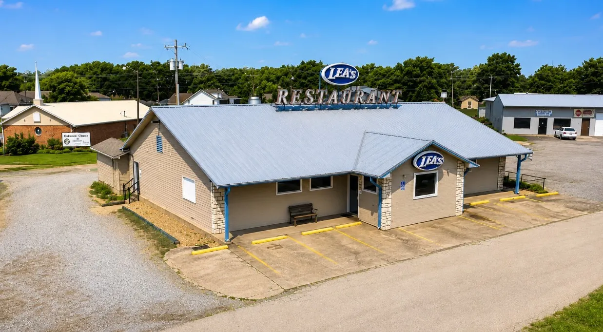 Retail For Sale in Fannin County , 701 N Crossroads, Leonard, Texas 75452, 0, 0, Garage spaces, 0 Sqft, built in 1983, Preowned, mls#20636004, Real Estate Agent in Leonard, Homes For Sale in Fannin county, Homes For Sale in Leonard, Realtor in Leonard Texas, Real Estate Brokerage Independent Realty Texas, Luminita Cordes Realtor