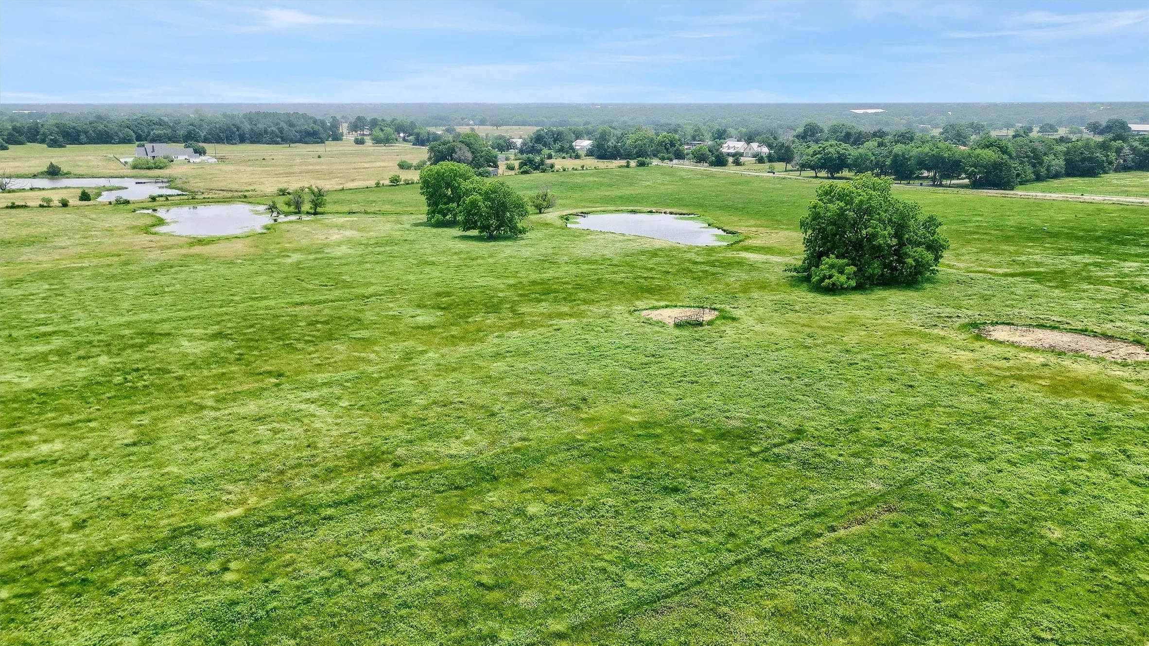 Bird's eye view featuring a rural view and a water view