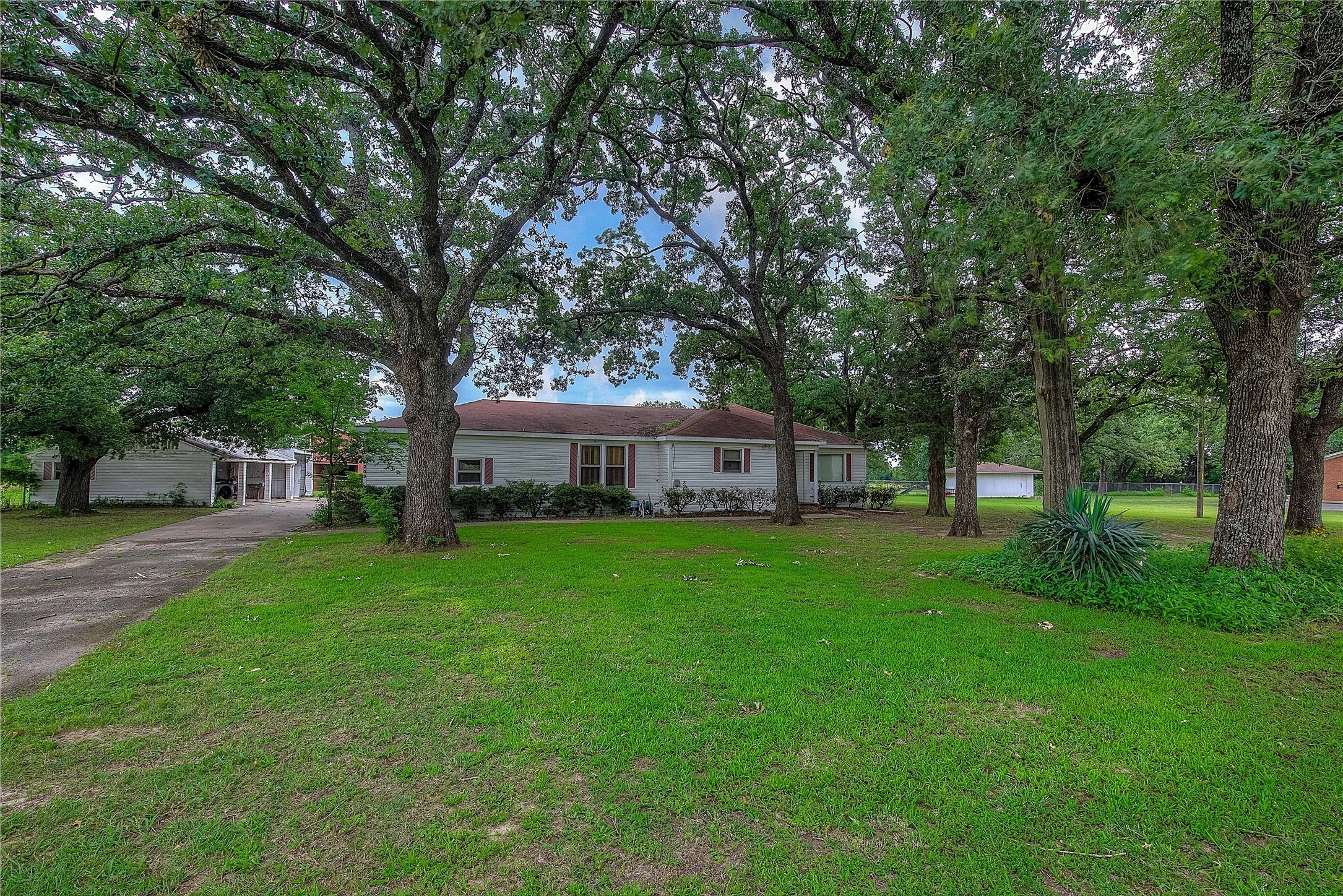 Single Family Residence For Sale in Hunt County , 7209 Hackberry Drive, Greenville, Texas 75402, 2 Bedrooms, 1 Bathroom, 2 Garage spaces, 1,744 Sqft, built in 1955, Preowned, Price $349,000, mls#20645658, Real Estate Agent in Greenville, Homes For Sale in Hunt county, Homes For Sale in Greenville, Realtor in Greenville Texas, Real Estate Brokerage Independent Realty Texas, Luminita Cordes Realtor