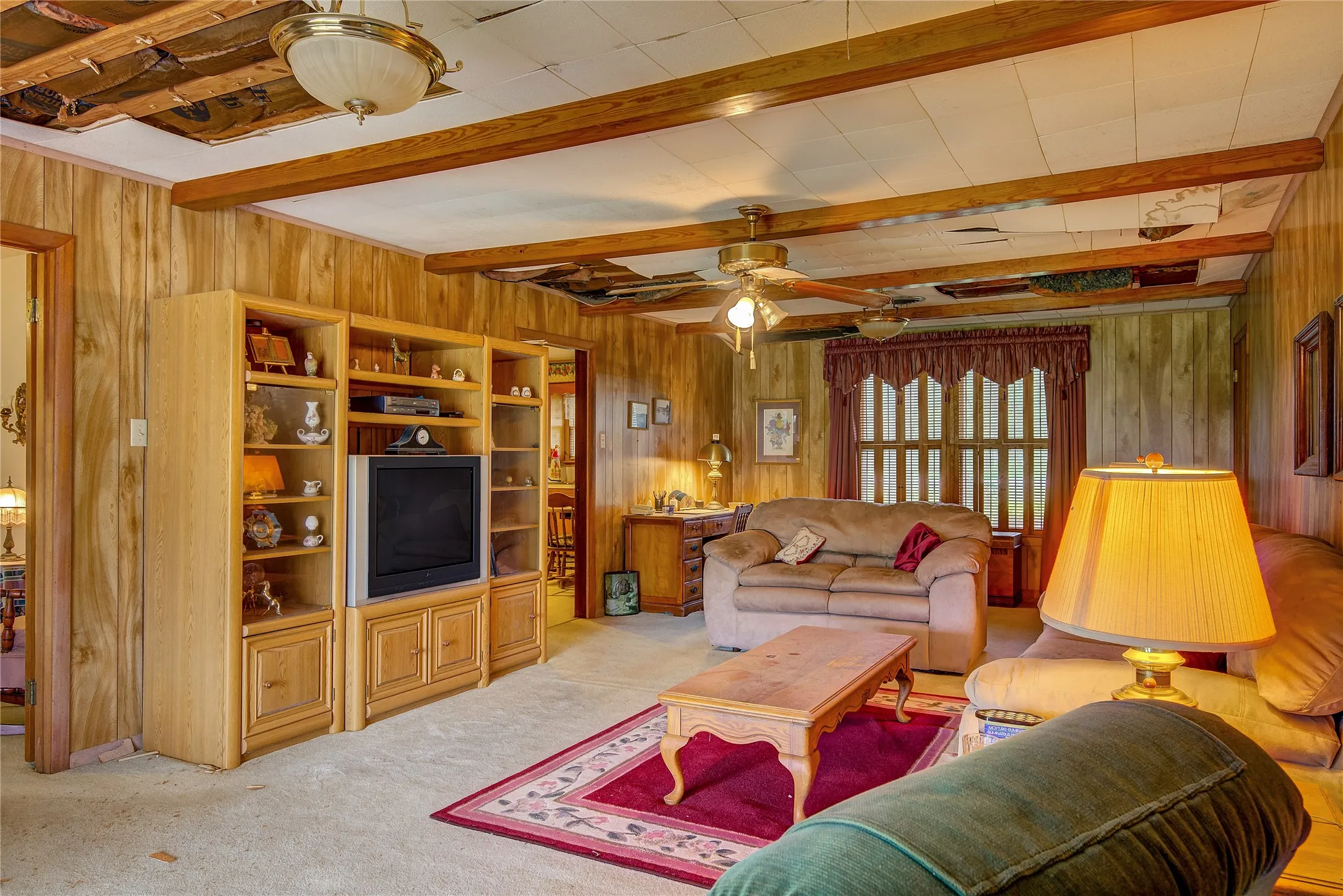 Single Family Residence For Sale in Hunt County , 7209 Hackberry Drive, Greenville, Texas 75402, 2 Bedrooms, 1 Bathroom, 2 Garage spaces, 1,744 Sqft, built in 1955, Preowned, Price $349,000, mls#20645658, Real Estate Agent in Greenville, Homes For Sale in Hunt county, Homes For Sale in Greenville, Realtor in Greenville Texas, Real Estate Brokerage Independent Realty Texas, Luminita Cordes Realtor