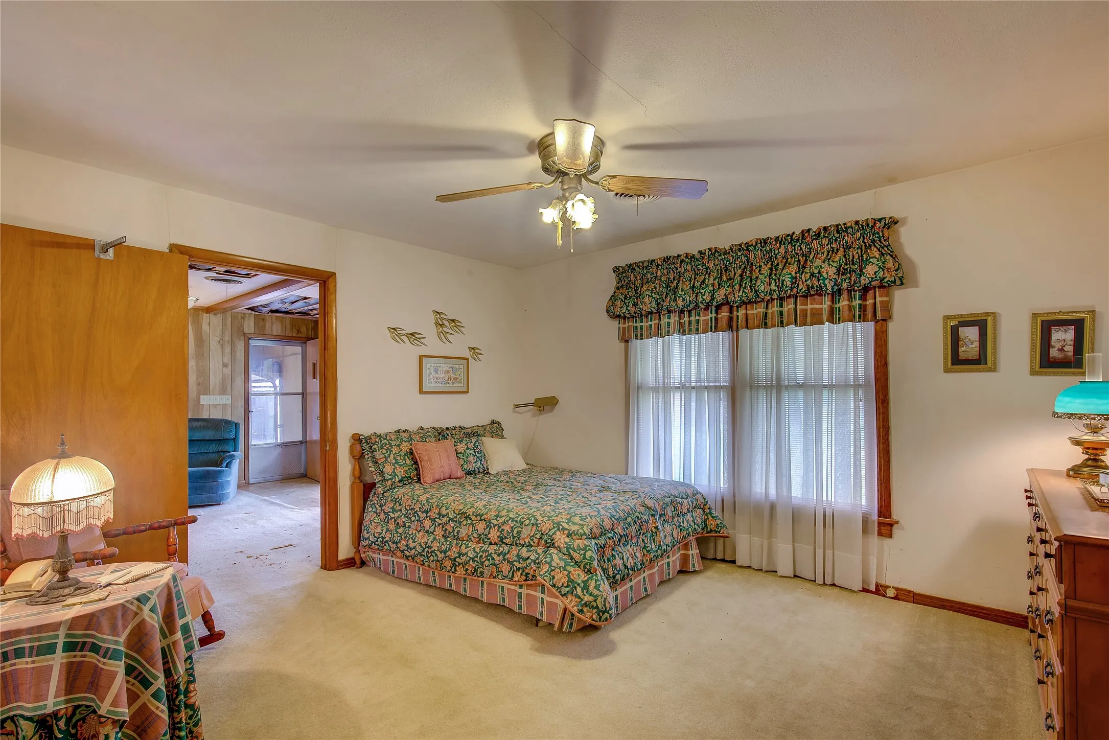 Single Family Residence For Sale in Hunt County , 7209 Hackberry Drive, Greenville, Texas 75402, 2 Bedrooms, 1 Bathroom, 2 Garage spaces, 1,744 Sqft, built in 1955, Preowned, Price $349,000, mls#20645658, Real Estate Agent in Greenville, Homes For Sale in Hunt county, Homes For Sale in Greenville, Realtor in Greenville Texas, Real Estate Brokerage Independent Realty Texas, Luminita Cordes Realtor