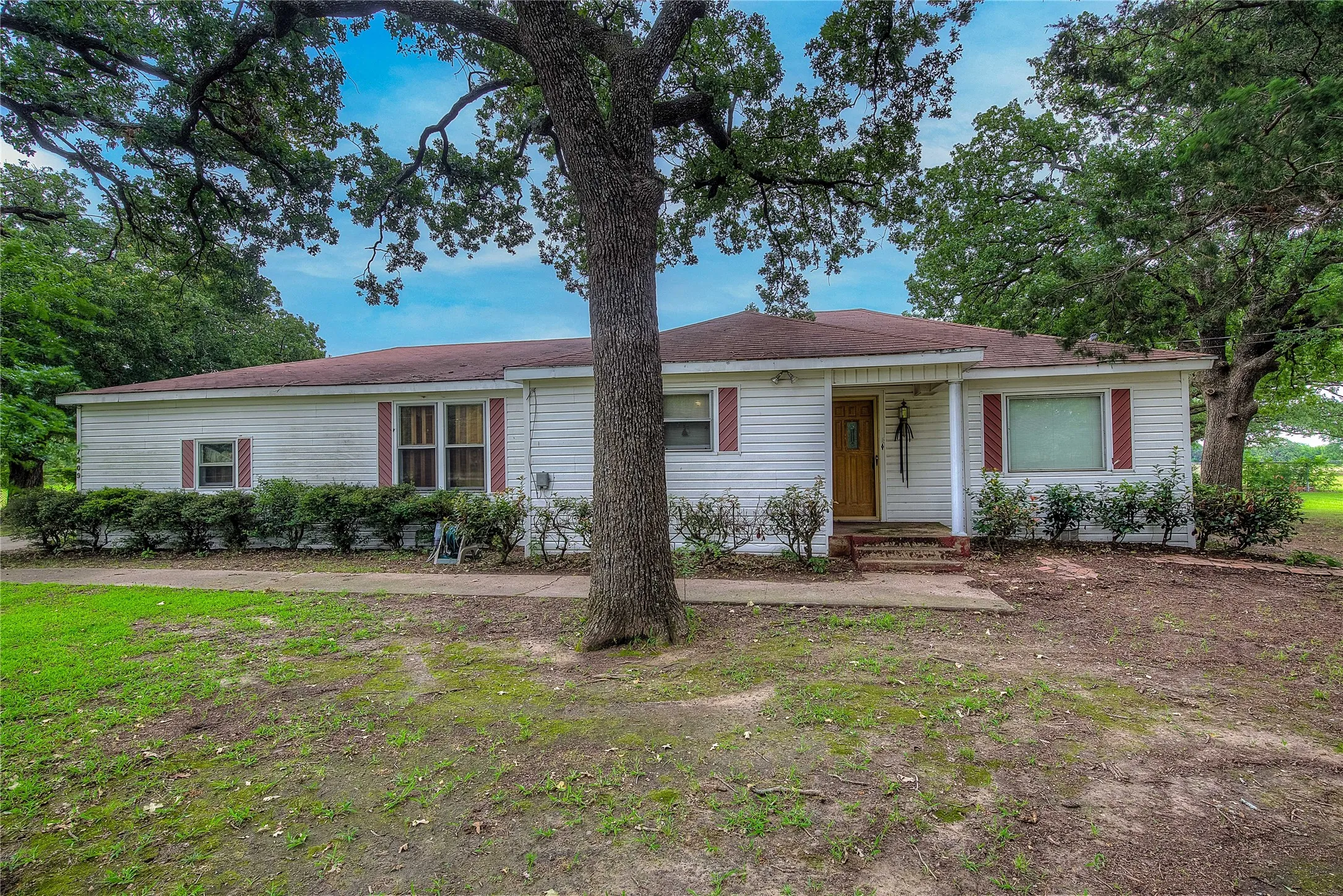 Single Family Residence For Sale in Hunt County , 7209 Hackberry Drive, Greenville, Texas 75402, 2 Bedrooms, 1 Bathroom, 2 Garage spaces, 1,744 Sqft, built in 1955, Preowned, Price $349,000, mls#20645658, Real Estate Agent in Greenville, Homes For Sale in Hunt county, Homes For Sale in Greenville, Realtor in Greenville Texas, Real Estate Brokerage Independent Realty Texas, Luminita Cordes Realtor
