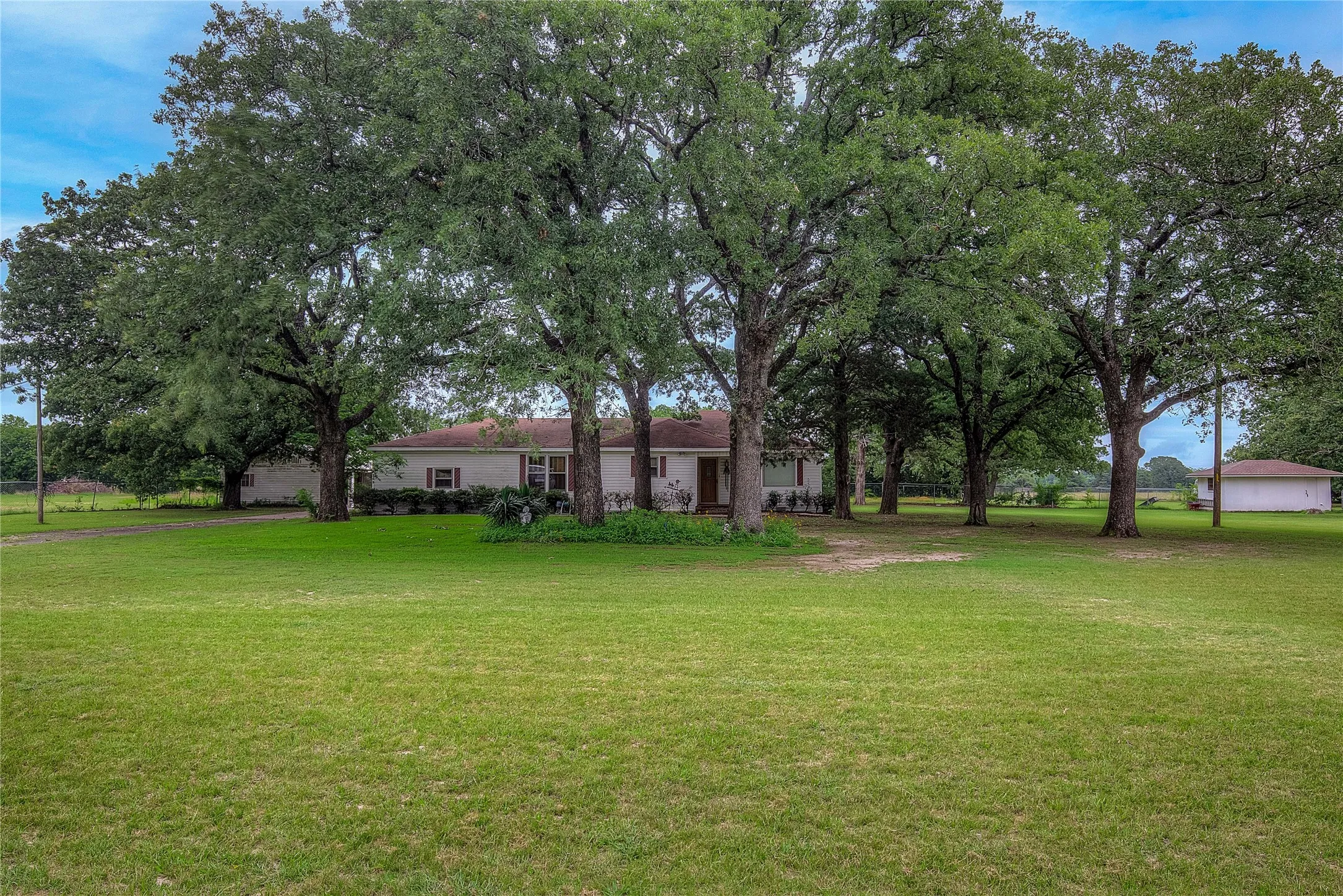 Single Family Residence For Sale in Hunt County , 7209 Hackberry Drive, Greenville, Texas 75402, 2 Bedrooms, 1 Bathroom, 2 Garage spaces, 1,744 Sqft, built in 1955, Preowned, Price $349,000, mls#20645658, Real Estate Agent in Greenville, Homes For Sale in Hunt county, Homes For Sale in Greenville, Realtor in Greenville Texas, Real Estate Brokerage Independent Realty Texas, Luminita Cordes Realtor