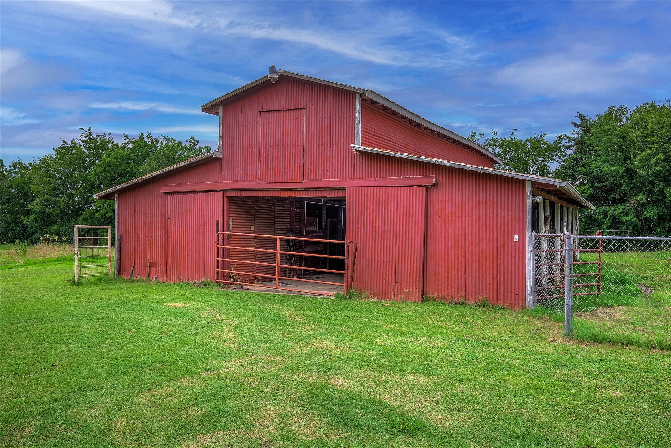 Single Family Residence For Sale in Hunt County , 7209 Hackberry Drive, Greenville, Texas 75402, 2 Bedrooms, 1 Bathroom, 2 Garage spaces, 1,744 Sqft, built in 1955, Preowned, Price $349,000, mls#20645658, Real Estate Agent in Greenville, Homes For Sale in Hunt county, Homes For Sale in Greenville, Realtor in Greenville Texas, Real Estate Brokerage Independent Realty Texas, Luminita Cordes Realtor