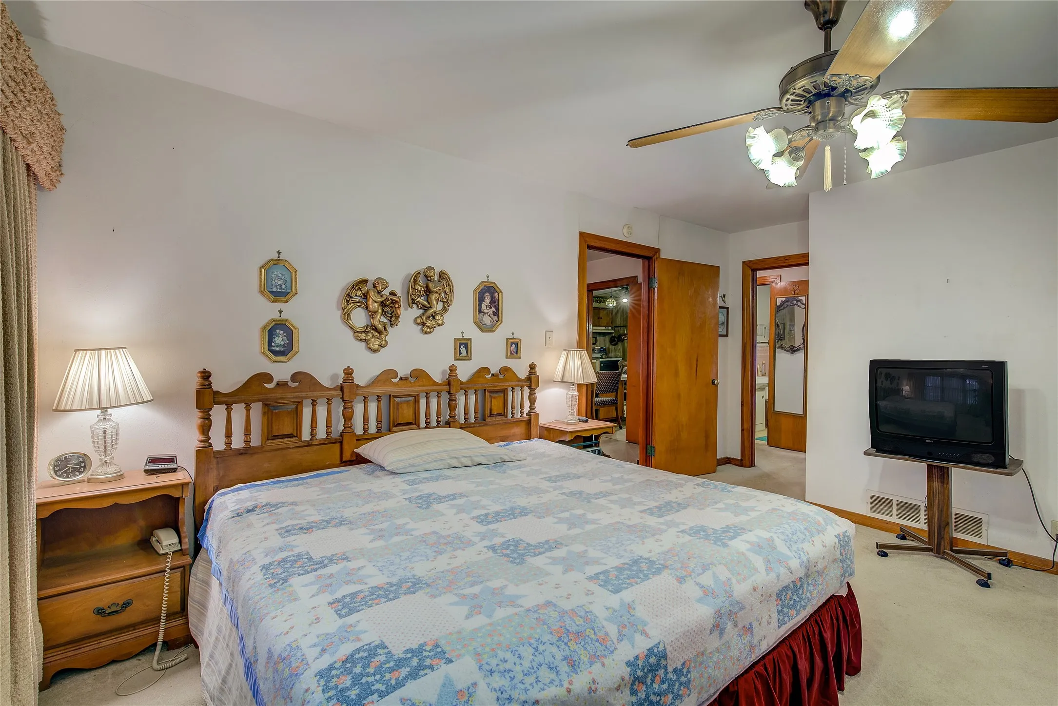 Single Family Residence For Sale in Hunt County , 7209 Hackberry Drive, Greenville, Texas 75402, 2 Bedrooms, 1 Bathroom, 2 Garage spaces, 1,744 Sqft, built in 1955, Preowned, Price $349,000, mls#20645658, Real Estate Agent in Greenville, Homes For Sale in Hunt county, Homes For Sale in Greenville, Realtor in Greenville Texas, Real Estate Brokerage Independent Realty Texas, Luminita Cordes Realtor