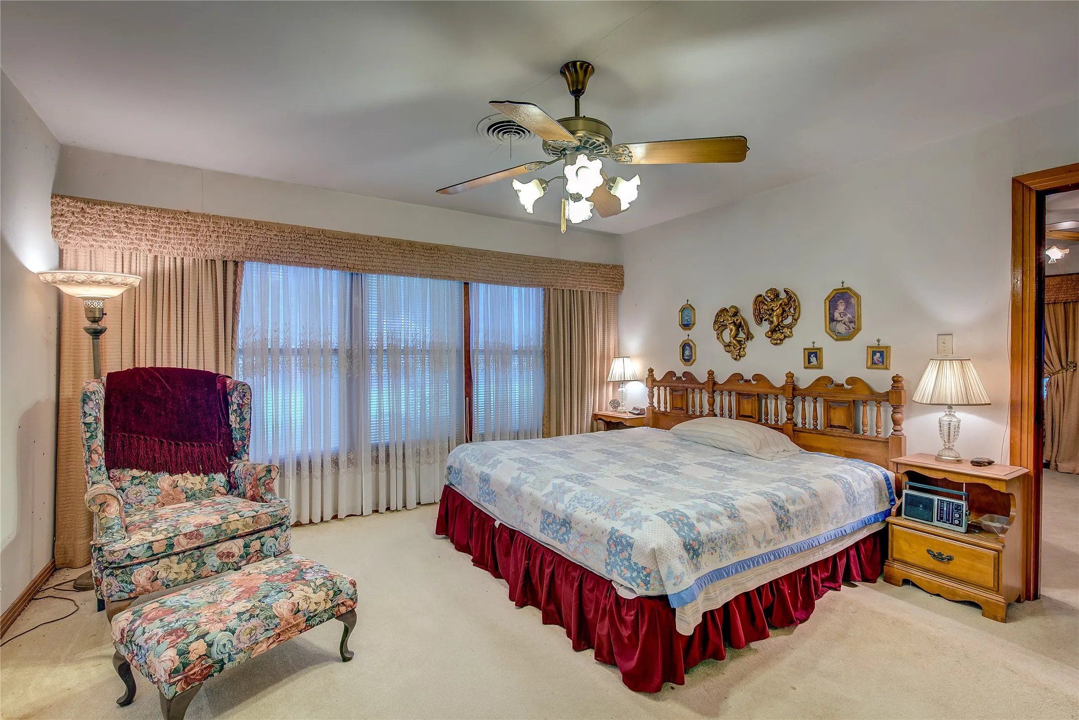 Single Family Residence For Sale in Hunt County , 7209 Hackberry Drive, Greenville, Texas 75402, 2 Bedrooms, 1 Bathroom, 2 Garage spaces, 1,744 Sqft, built in 1955, Preowned, Price $349,000, mls#20645658, Real Estate Agent in Greenville, Homes For Sale in Hunt county, Homes For Sale in Greenville, Realtor in Greenville Texas, Real Estate Brokerage Independent Realty Texas, Luminita Cordes Realtor