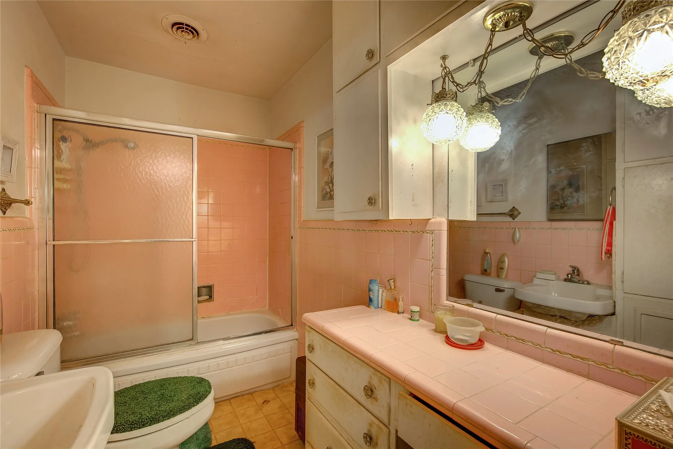 Single Family Residence For Sale in Hunt County , 7209 Hackberry Drive, Greenville, Texas 75402, 2 Bedrooms, 1 Bathroom, 2 Garage spaces, 1,744 Sqft, built in 1955, Preowned, Price $349,000, mls#20645658, Real Estate Agent in Greenville, Homes For Sale in Hunt county, Homes For Sale in Greenville, Realtor in Greenville Texas, Real Estate Brokerage Independent Realty Texas, Luminita Cordes Realtor