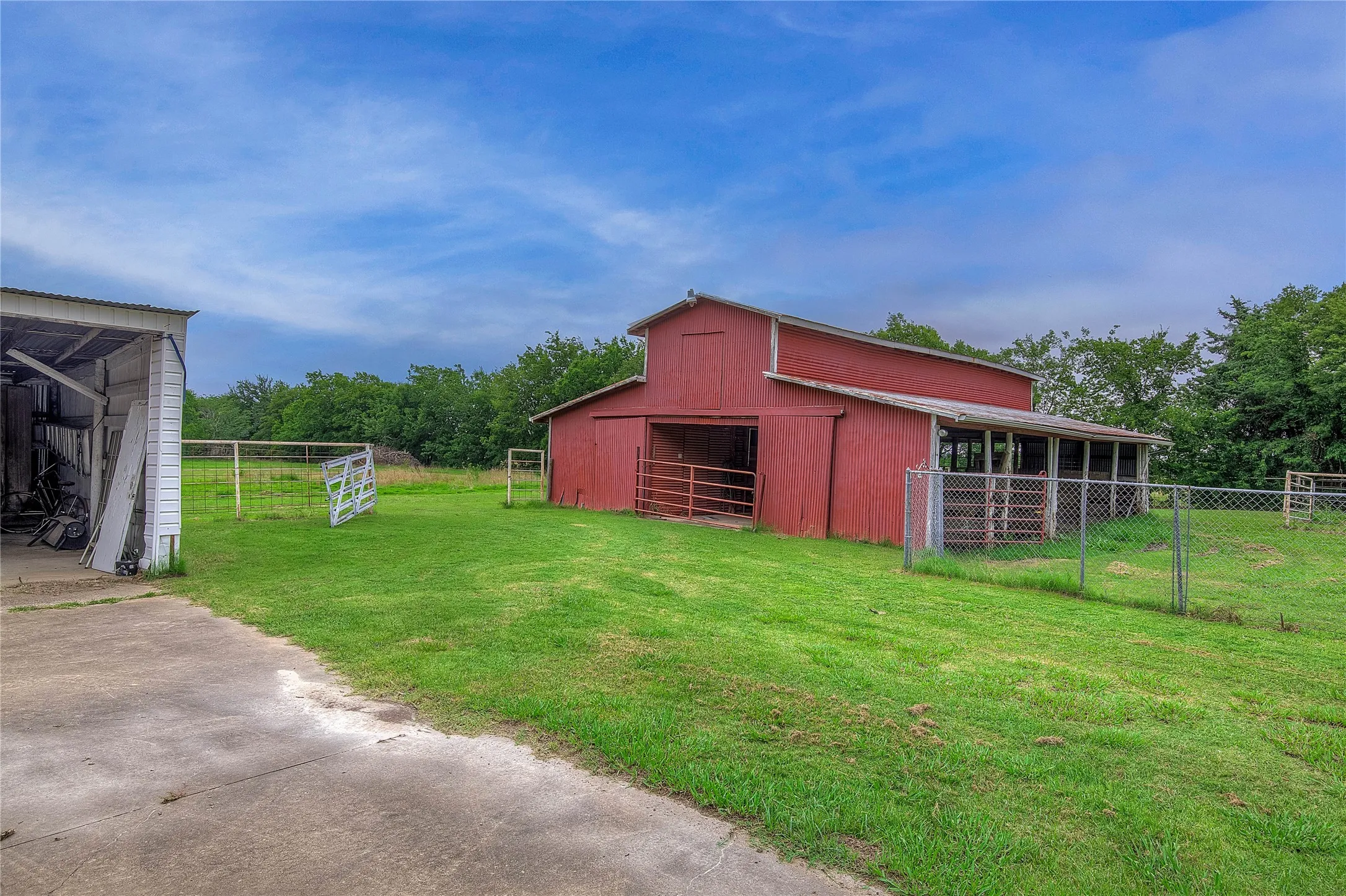 Single Family Residence For Sale in Hunt County , 7209 Hackberry Drive, Greenville, Texas 75402, 2 Bedrooms, 1 Bathroom, 2 Garage spaces, 1,744 Sqft, built in 1955, Preowned, Price $349,000, mls#20645658, Real Estate Agent in Greenville, Homes For Sale in Hunt county, Homes For Sale in Greenville, Realtor in Greenville Texas, Real Estate Brokerage Independent Realty Texas, Luminita Cordes Realtor