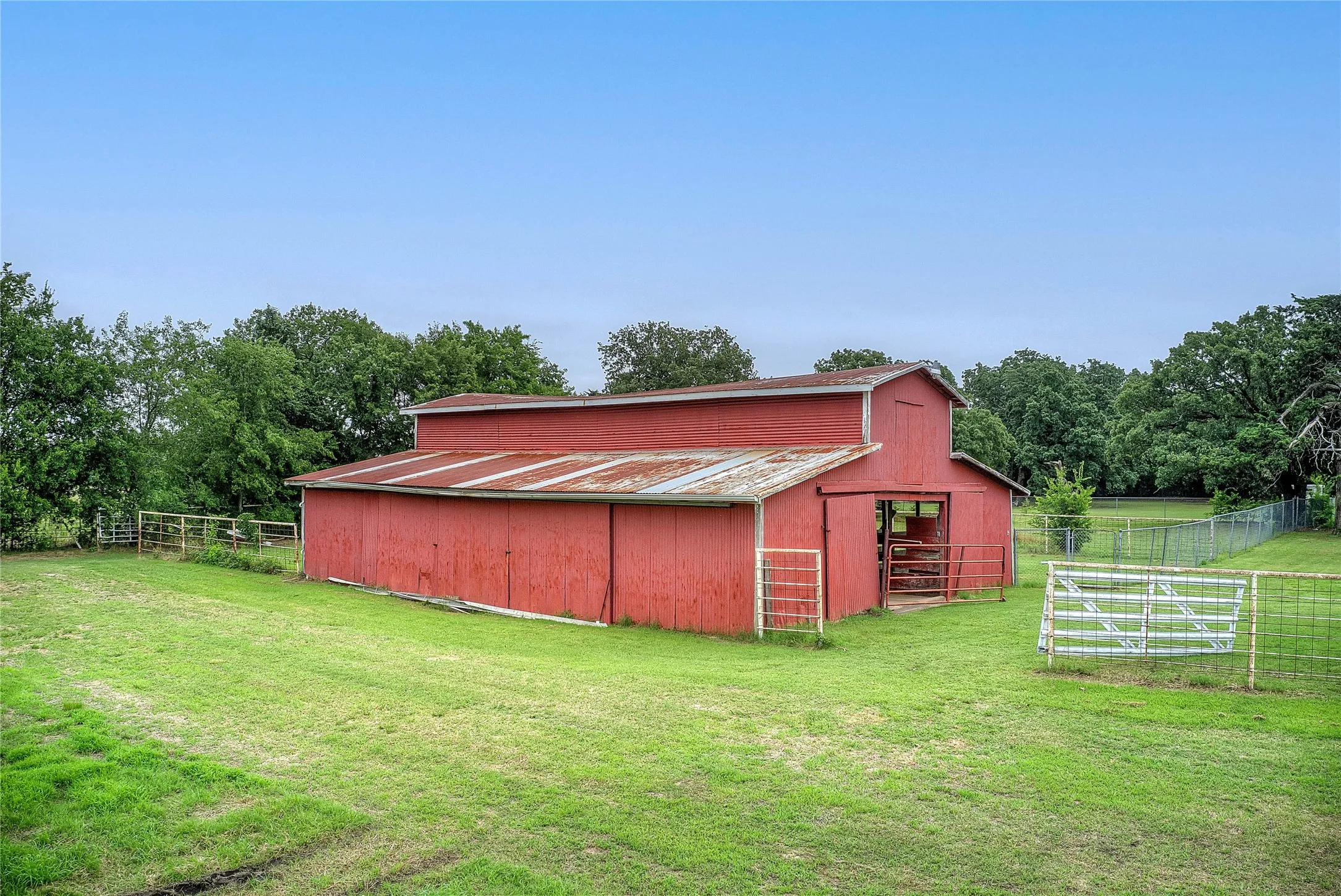 Single Family Residence For Sale in Hunt County , 7209 Hackberry Drive, Greenville, Texas 75402, 2 Bedrooms, 1 Bathroom, 2 Garage spaces, 1,744 Sqft, built in 1955, Preowned, Price $349,000, mls#20645658, Real Estate Agent in Greenville, Homes For Sale in Hunt county, Homes For Sale in Greenville, Realtor in Greenville Texas, Real Estate Brokerage Independent Realty Texas, Luminita Cordes Realtor