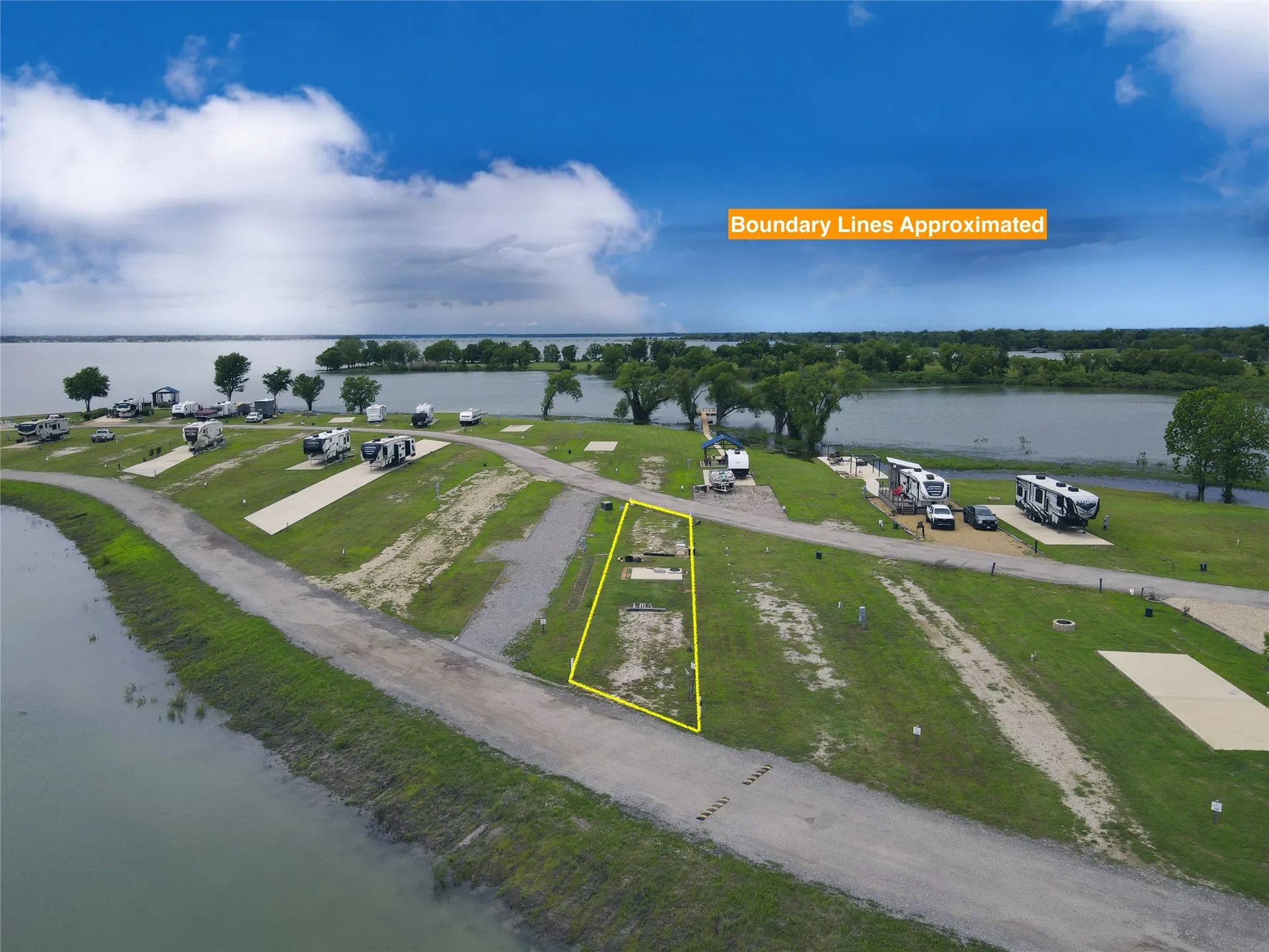Unimproved Land For Sale in Navarro County , Lot 170 Peninsula Point, Kerens, Texas 75144, 0, 0, Garage spaces, 0 Sqft, built in 0, Price $88,000, mls#20654882, Real Estate Agent in Kerens, Homes For Sale in Navarro county, Homes For Sale in Kerens, Realtor in Kerens Texas, Real Estate Brokerage Independent Realty Texas, Luminita Cordes Realtor
