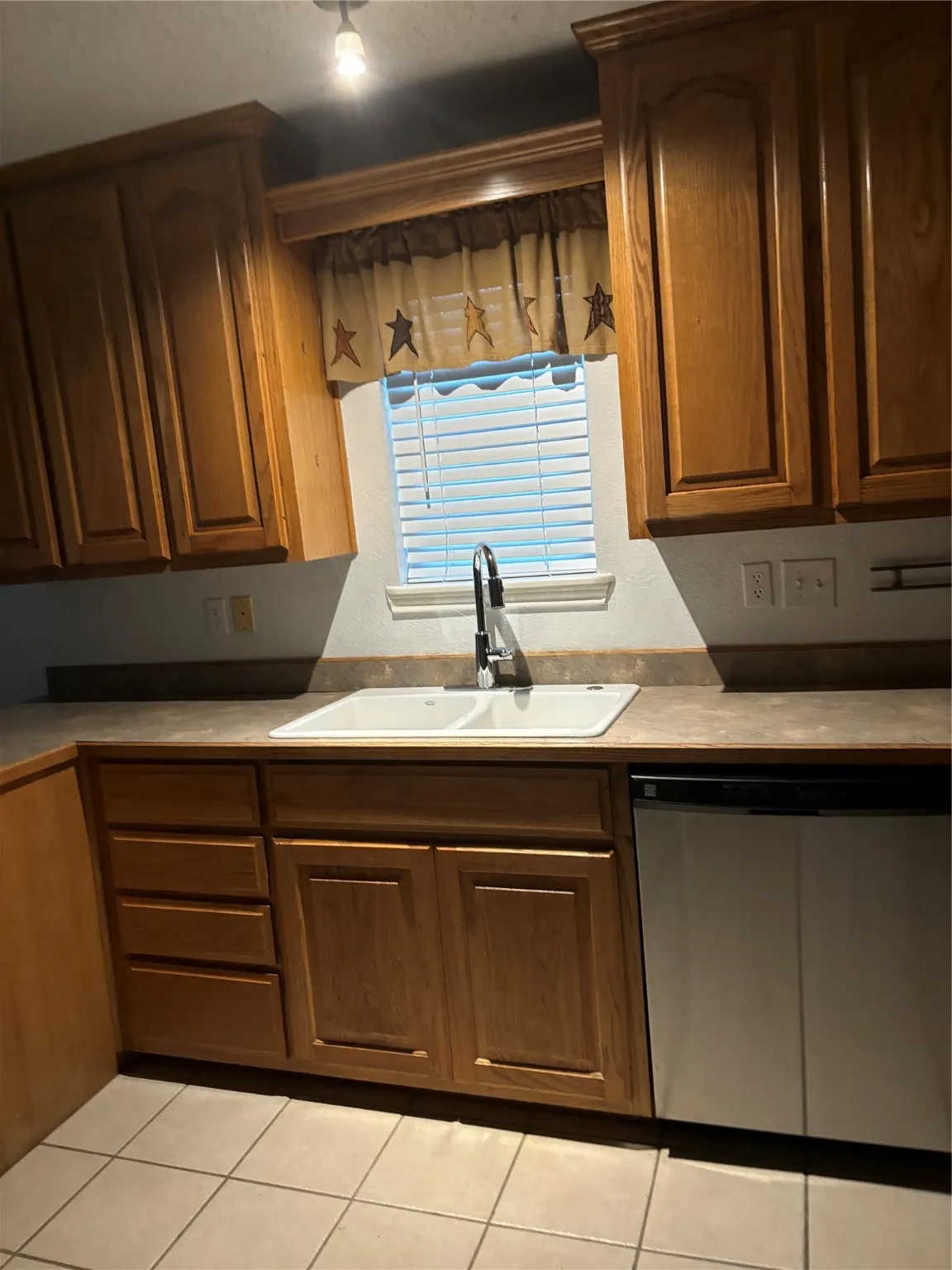 Single Family Residence For Sale in Hill County , 161 Big Bend Drive, Whitney, Texas 76692, 1 Bedroom, 2 Bathroom, 2 Garage spaces, 920 Sqft, built in 2006, Preowned, mls#20647759, Real Estate Agent in Whitney, Homes For Sale in Hill county, Homes For Sale in Whitney, Realtor in Whitney Texas, Real Estate Brokerage Independent Realty Texas, Luminita Cordes Realtor