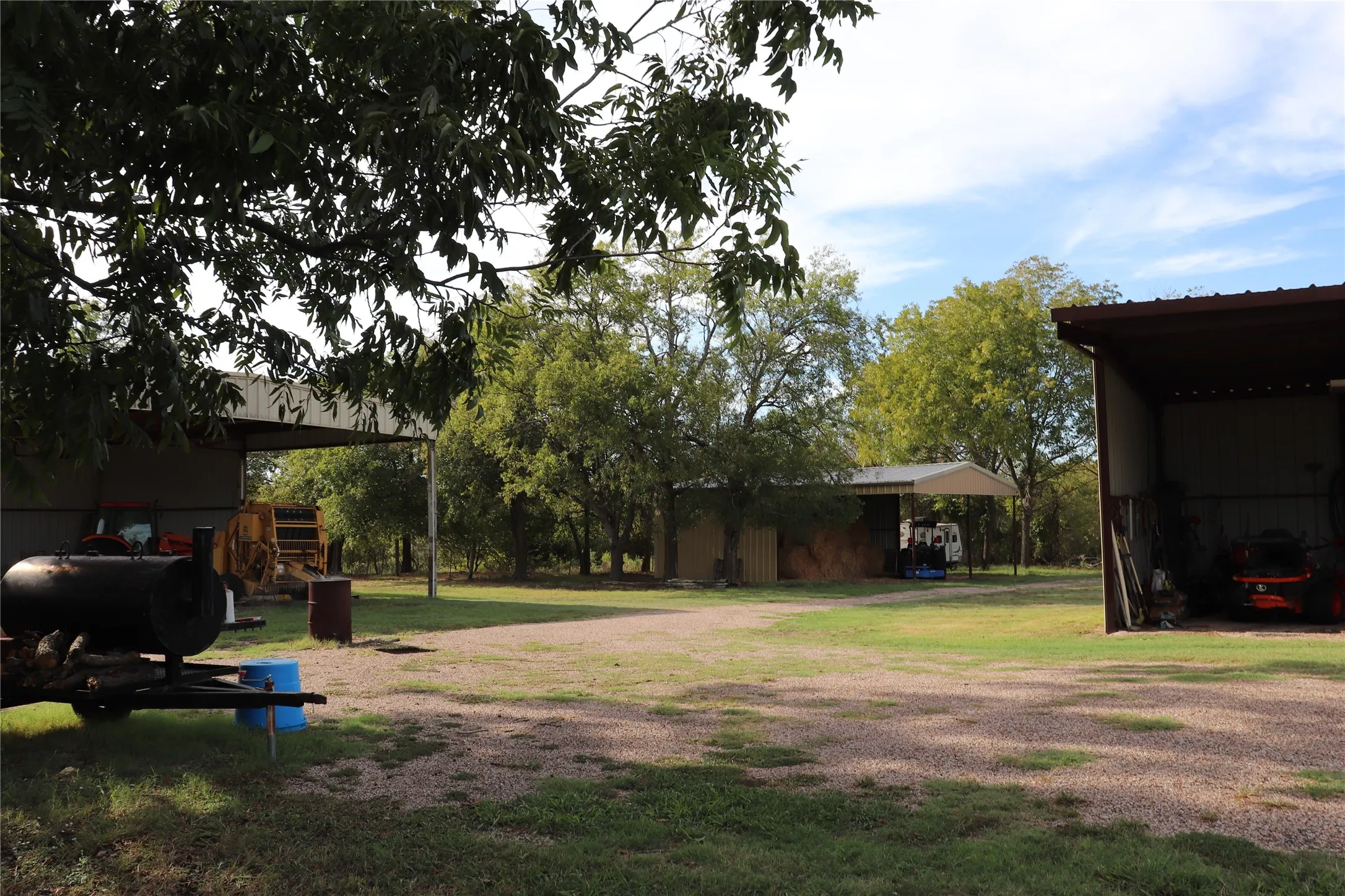 2 sheds go with the property.Storage shed on the right is not part of property.