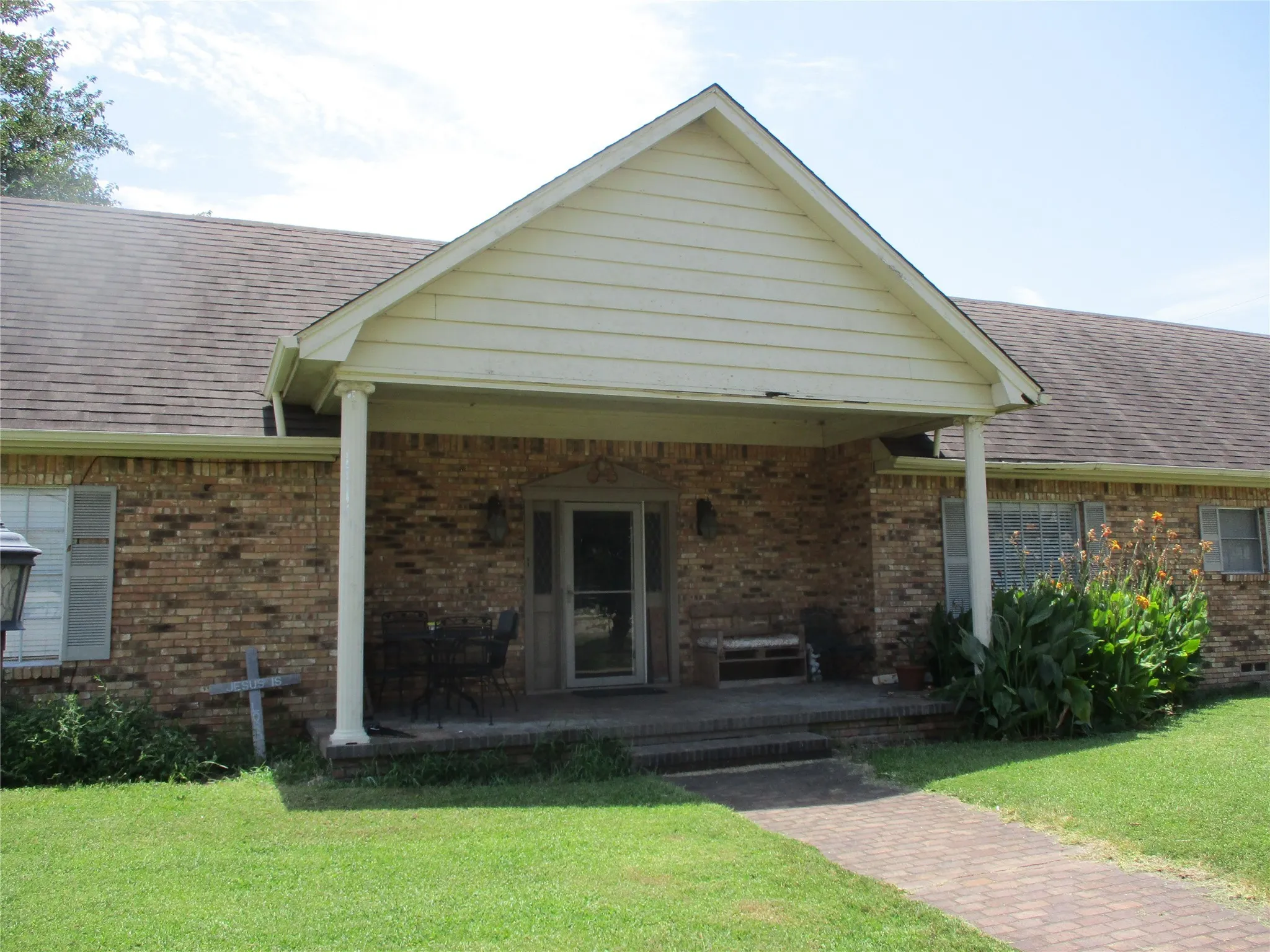 Single Family Residence For Sale in Rains County , 235 Industrial, Point, Texas 75472, 4 Bedroom, 3 Bathroom, 2 Garage spaces, 3,383 Sqft, built in 1931, Preowned, Price $294,999, mls#20667594, Real Estate Agent in Point, Homes For Sale in Rains county, Homes For Sale in Point, Realtor in Point Texas, Real Estate Brokerage Independent Realty Texas, Luminita Cordes Realtor