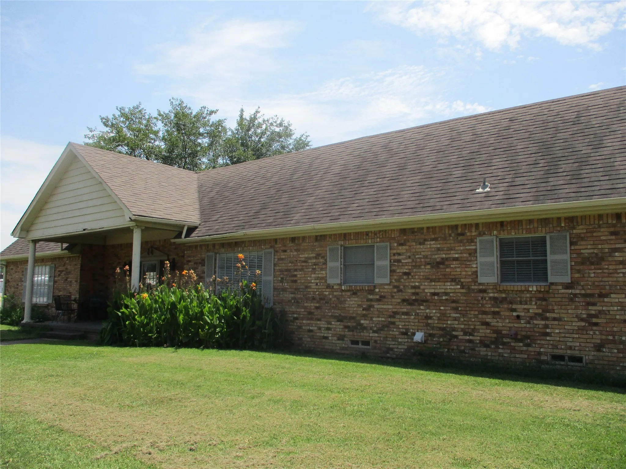 View of front of house with a front lawn