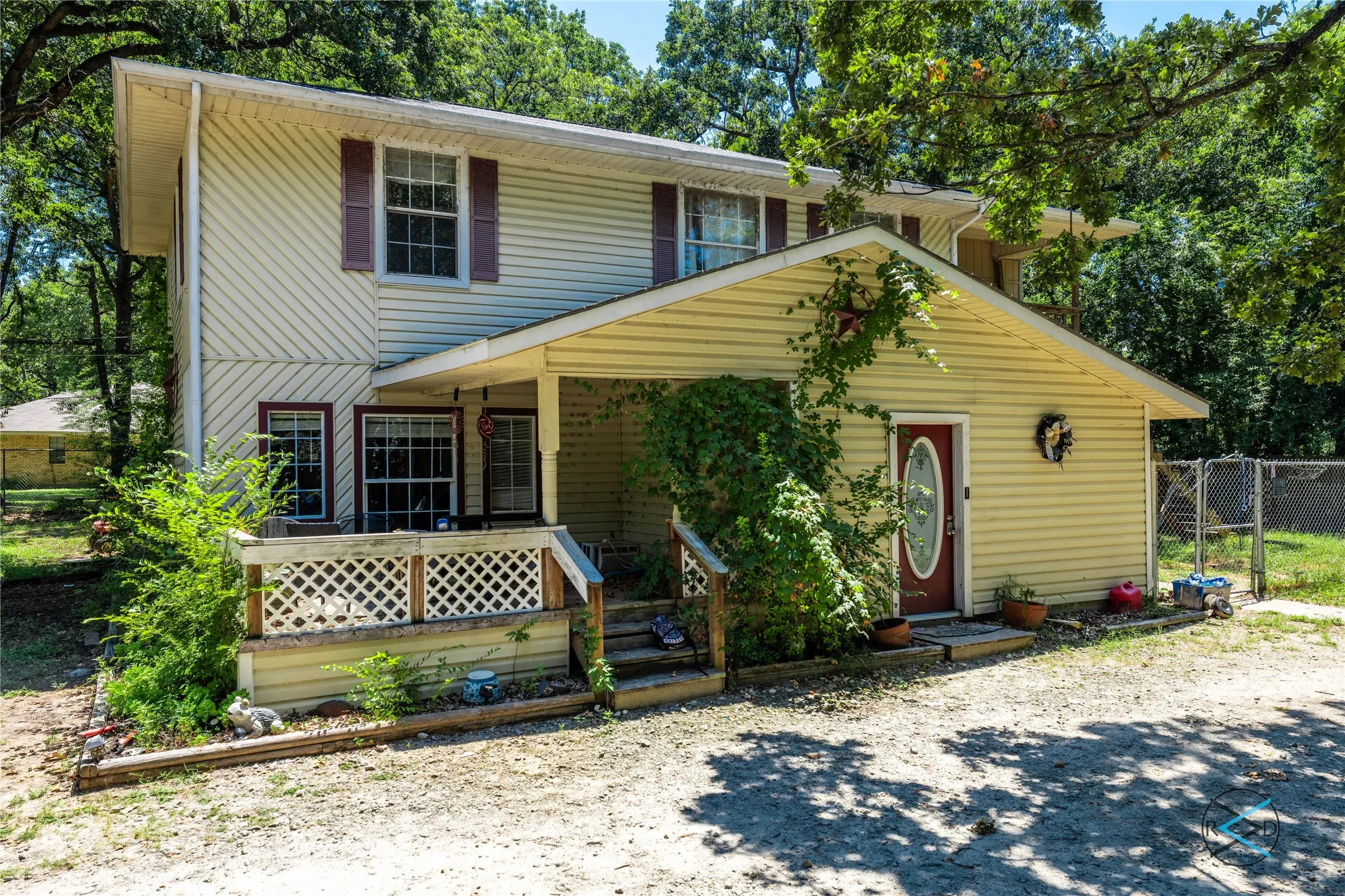 Single Family Residence For Sale in Henderson County , 114 Lakeway Lane, Gun Barrel City, Texas 75156, 4 Bedroom, 2 Bathroom, Garage spaces, 2,208 Sqft, built in 1998, Price $179,000, mls#20674841, Real Estate Agent in Gun Barrel City, Homes For Sale in Henderson county, Homes For Sale in Gun Barrel City, Realtor in Gun Barrel City Texas, Real Estate Brokerage Independent Realty Texas, Luminita Cordes Realtor