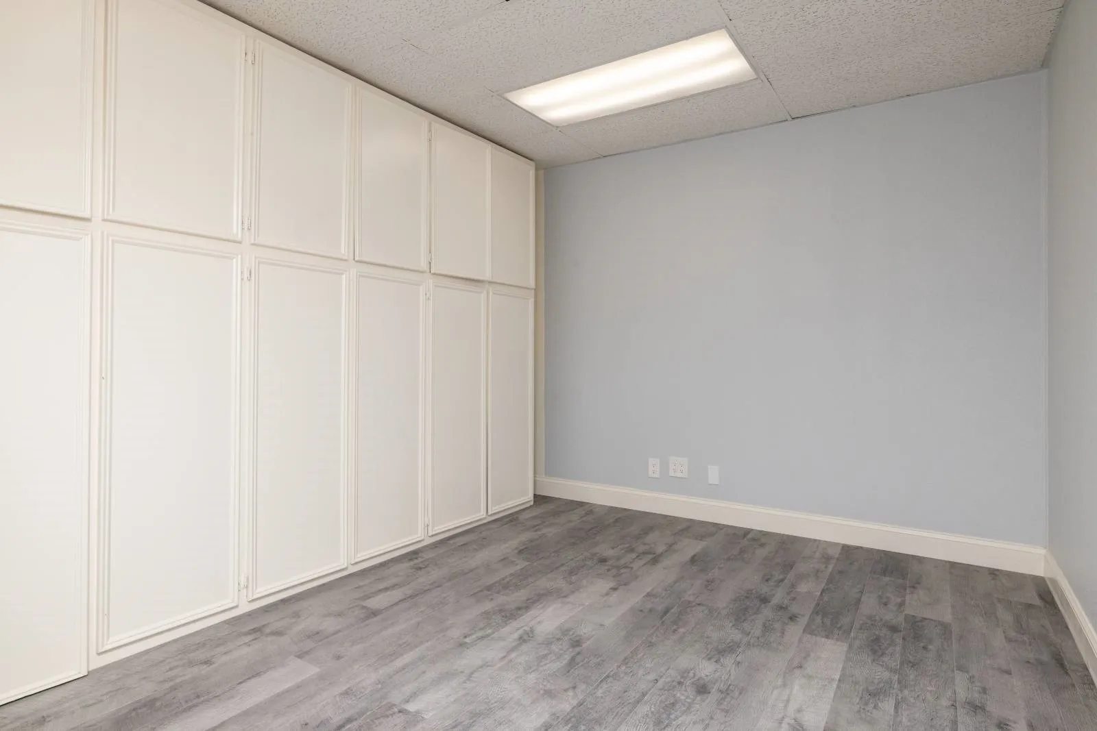 Office For Rent in Tarrant County , 2401 Garden Park Court, Arlington, Texas 76013, 0, 0, Garage spaces, 0 Sqft, built in 1978, Preowned, Price $14, mls#20680616, Real Estate Agent in Arlington, Homes For Rent in Tarrant county, Homes For Rent in Arlington, Realtor in Arlington Texas, Real Estate Brokerage Independent Realty Texas, Luminita Cordes Realtor
