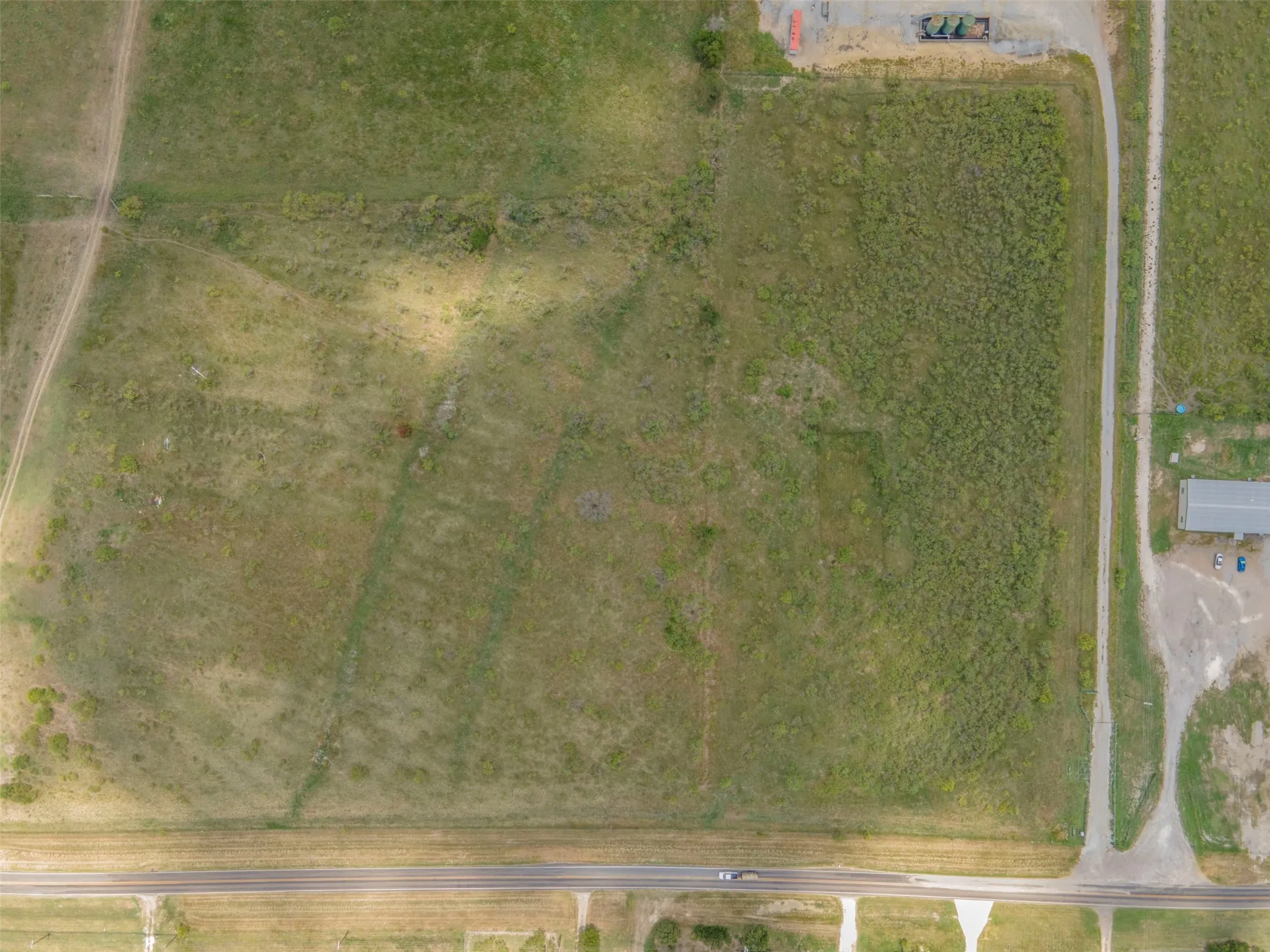 Birds eye view of property featuring a rural view