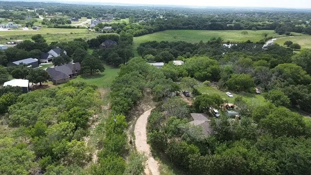 427' of road frontage on Rendon Rd!