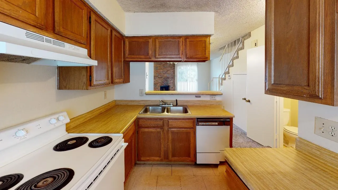 Townhouse For Sale in Dallas County , 2281 Aspen Drive, Dallas, Texas 75227, 2 Bedrooms, 2 Bathrooms, Garage spaces, 1,140 Sqft, built in 1983, Preowned, Price $107,500, mls#20656652, Real Estate Agent in Dallas, Homes For Sale in Dallas county, Homes For Sale in Dallas, Realtor in Dallas Texas, Real Estate Brokerage Independent Realty Texas, Luminita Cordes Realtor
