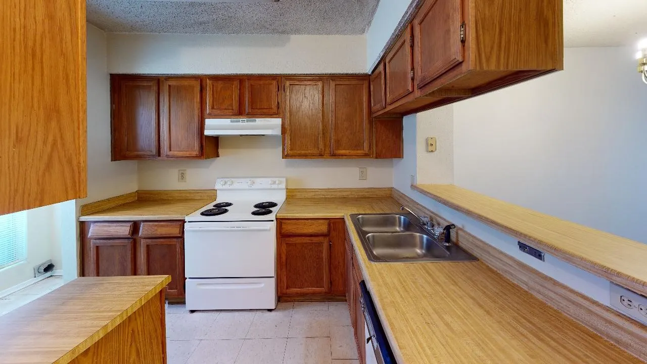 Townhouse For Sale in Dallas County , 2281 Aspen Drive, Dallas, Texas 75227, 2 Bedrooms, 2 Bathrooms, Garage spaces, 1,140 Sqft, built in 1983, Preowned, Price $107,500, mls#20656652, Real Estate Agent in Dallas, Homes For Sale in Dallas county, Homes For Sale in Dallas, Realtor in Dallas Texas, Real Estate Brokerage Independent Realty Texas, Luminita Cordes Realtor