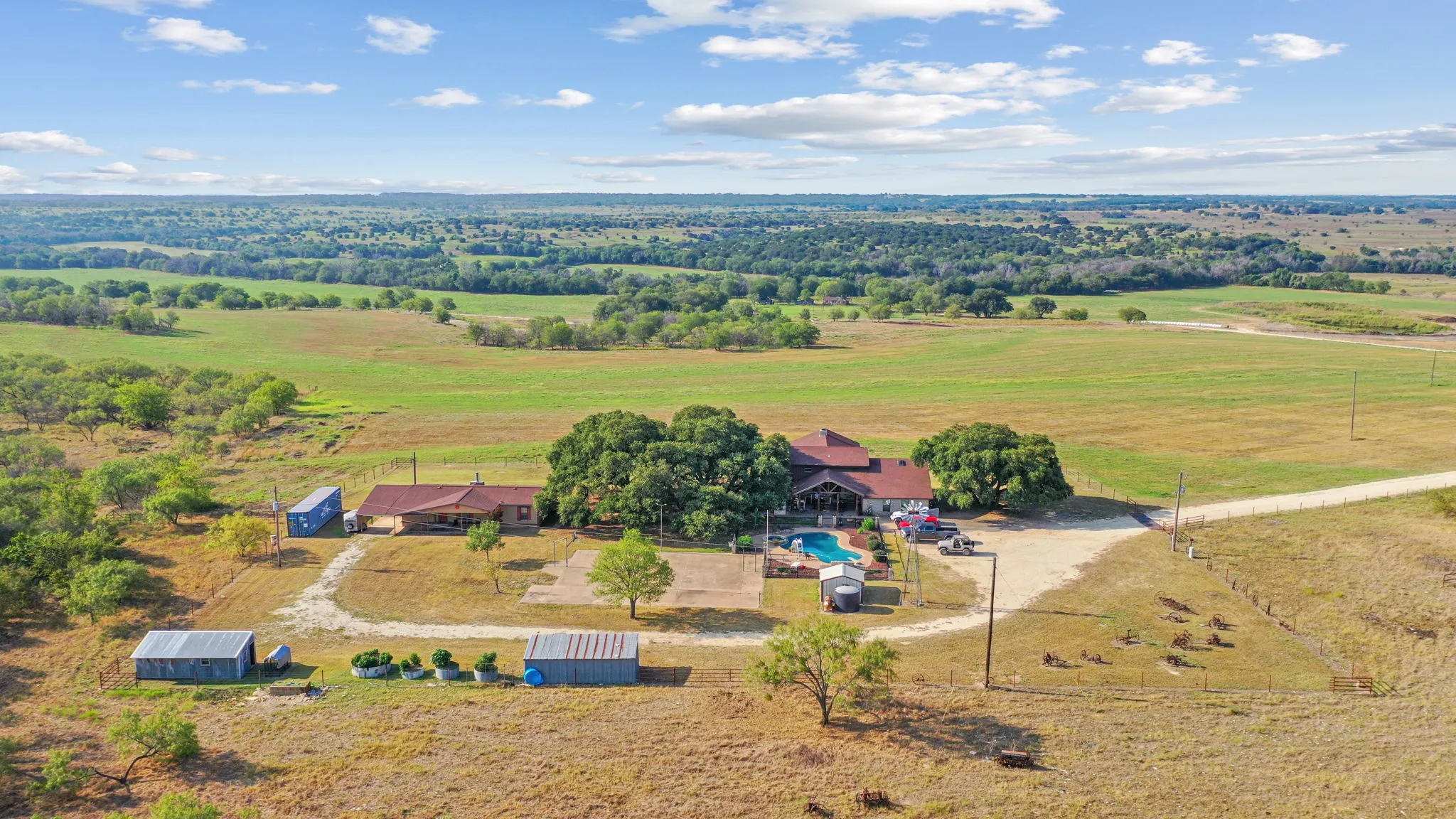 Birds eye view of property featuring a rural view