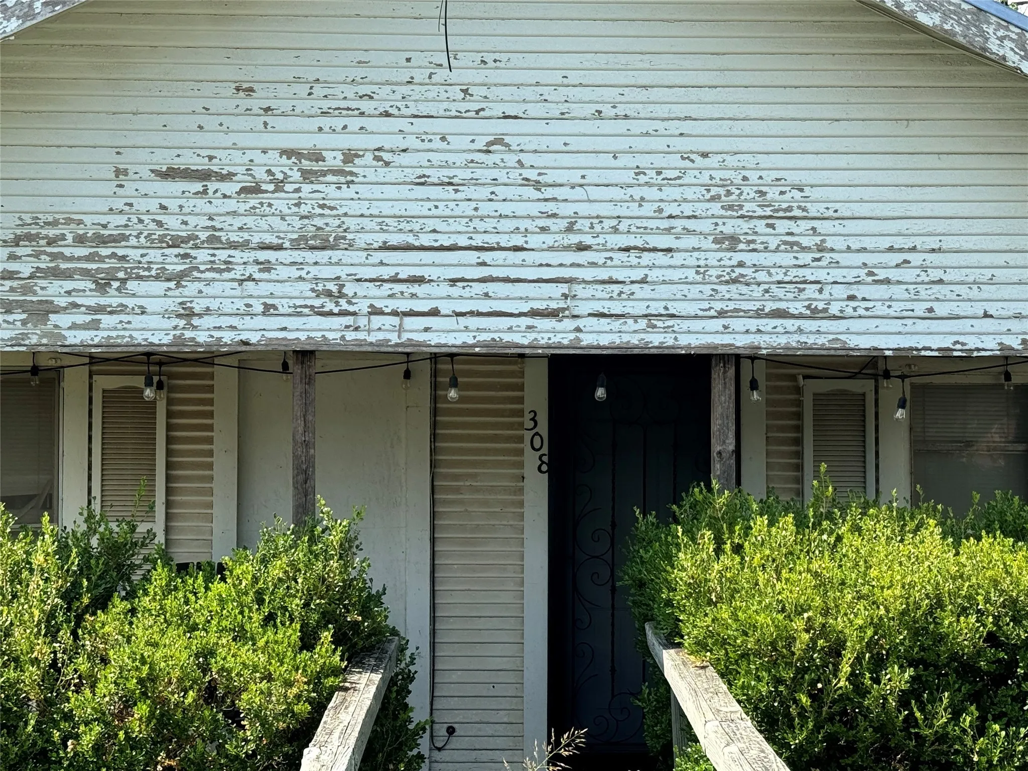 Single Family Residence For Sale in Coleman County , 308 E 4th Street, Coleman, Texas 76834, 2 Bedrooms, 1 Bathroom, Garage spaces, 904 Sqft, built in 0, Price $54,900, mls#20693184, Real Estate Agent in Coleman, Homes For Sale in Coleman county, Homes For Sale in Coleman, Realtor in Coleman Texas, Real Estate Brokerage Independent Realty Texas, Luminita Cordes Realtor