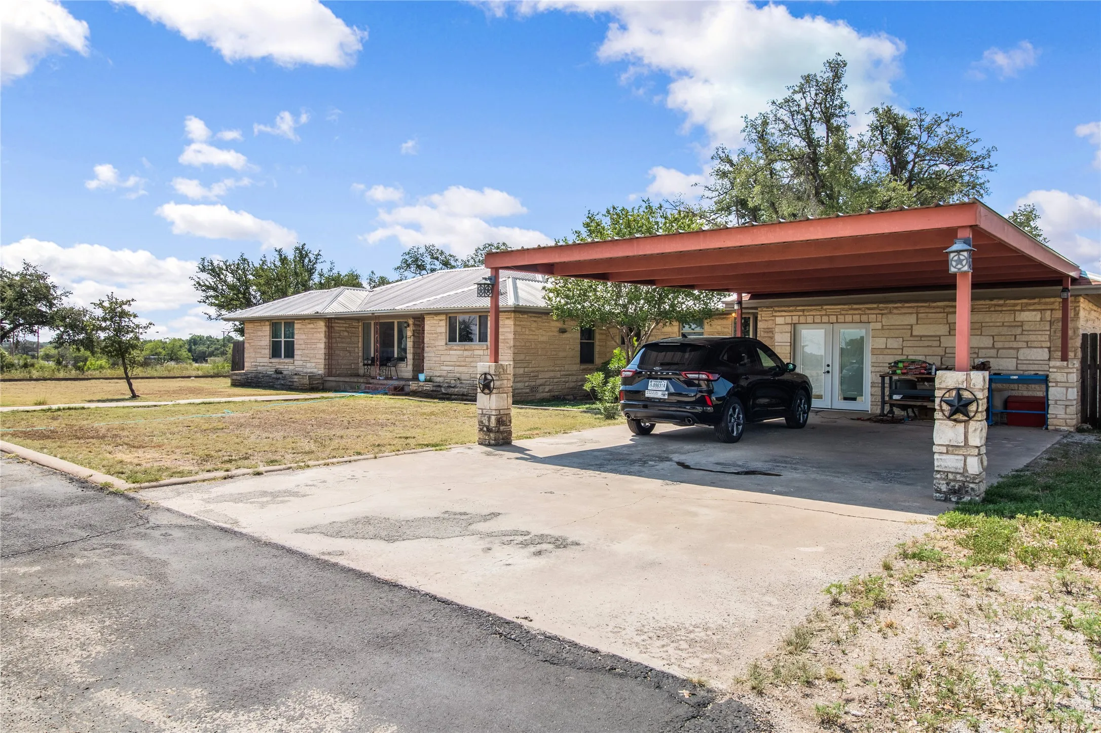 Single Family Residence For Sale in Concho County , 1419 W Broadway Street, Eden, Texas 76837, 3 Bedrooms, 2 Bathrooms, Garage spaces, 1,999 Sqft, built in 1990, Price $378,500, mls#20693676, Real Estate Agent in Eden, Homes For Sale in Concho county, Homes For Sale in Eden, Realtor in Eden Texas, Real Estate Brokerage Independent Realty Texas, Luminita Cordes Realtor