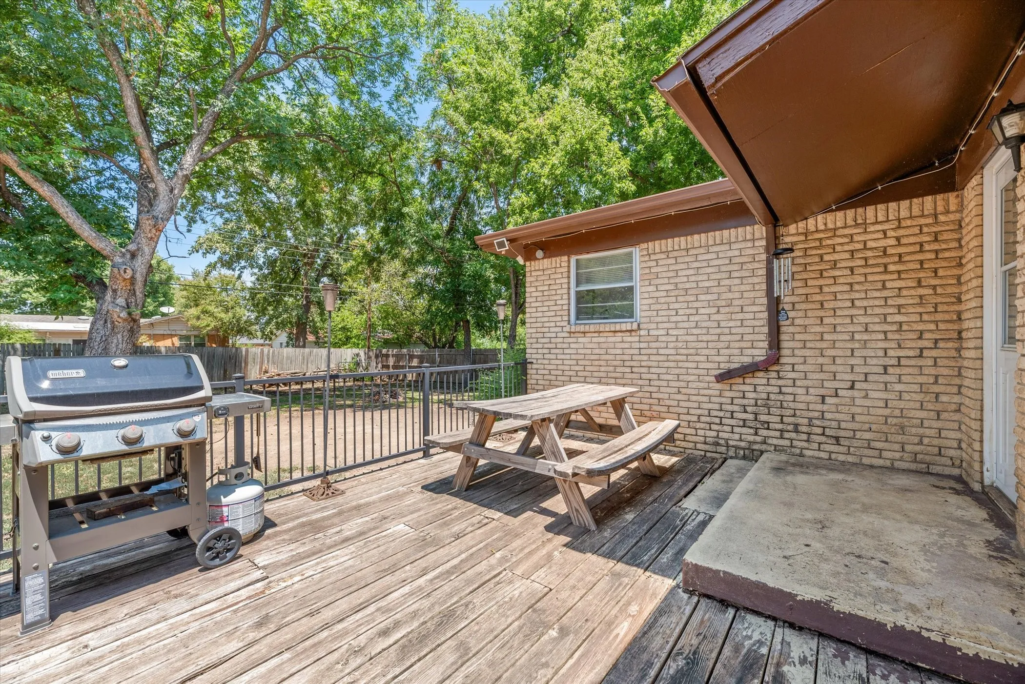 Single Family Residence For Sale in Tarrant County , 4709 Nadine Drive, Haltom City, Texas 76117, 3 Bedrooms, 2 Bathrooms, 2 Garage spaces, 1,297 Sqft, built in 1958, Preowned, Price $190,000, mls#20688959, Real Estate Agent in Haltom City, Homes For Sale in Tarrant county, Homes For Sale in Haltom City, Realtor in Haltom City Texas, Real Estate Brokerage Independent Realty Texas, Luminita Cordes Realtor