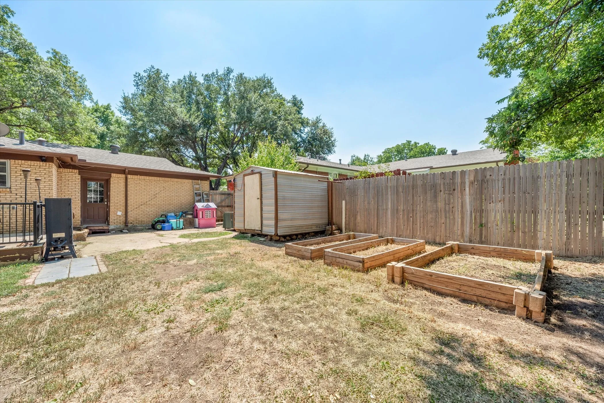 Single Family Residence For Sale in Tarrant County , 4709 Nadine Drive, Haltom City, Texas 76117, 3 Bedrooms, 2 Bathrooms, 2 Garage spaces, 1,297 Sqft, built in 1958, Preowned, Price $190,000, mls#20688959, Real Estate Agent in Haltom City, Homes For Sale in Tarrant county, Homes For Sale in Haltom City, Realtor in Haltom City Texas, Real Estate Brokerage Independent Realty Texas, Luminita Cordes Realtor